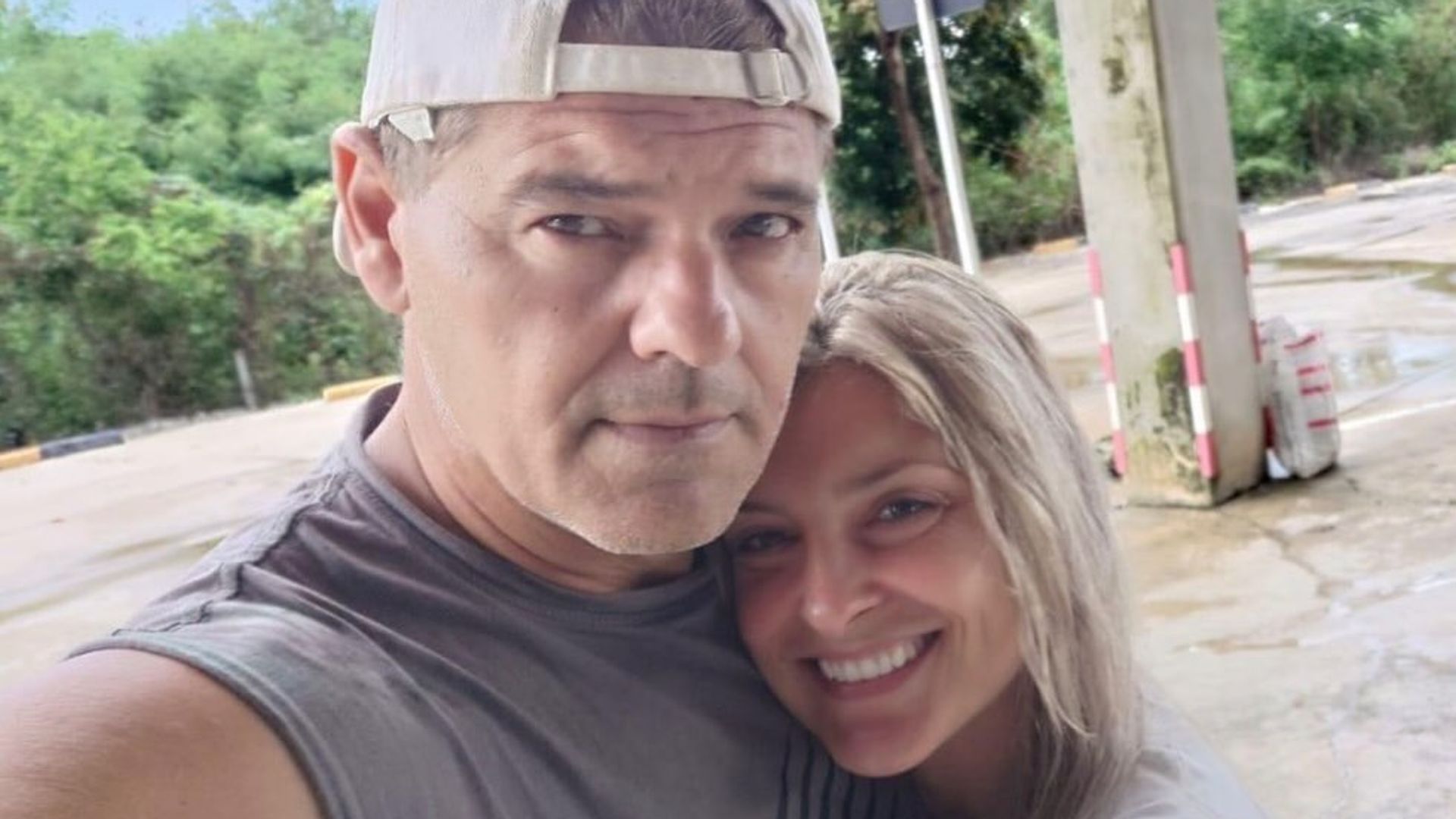 Frank Cuesta con su mujer, Paloma