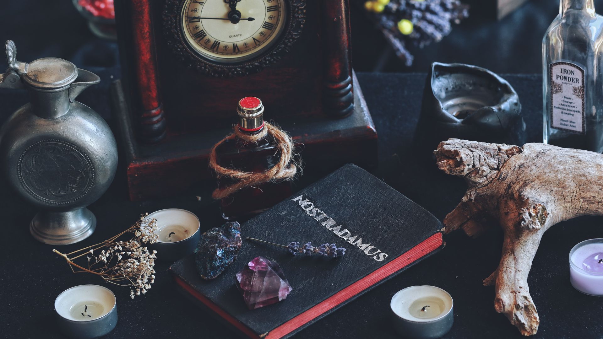 El astrólogo francés escribió casi un millar de versos crípticos que cada año se reinterpretan para buscar coincidencias con la actualidad