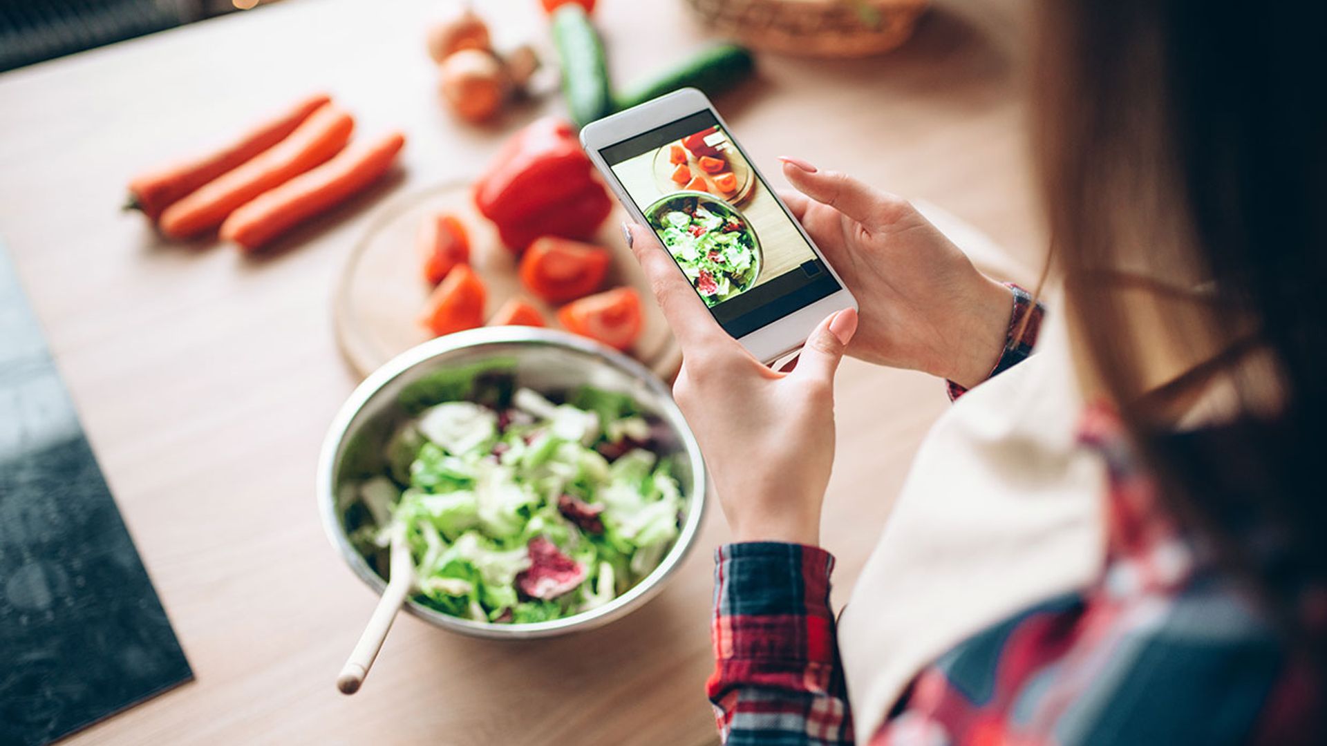 6 alimentos para picar entre horas y evitar la sensación de hinchazón