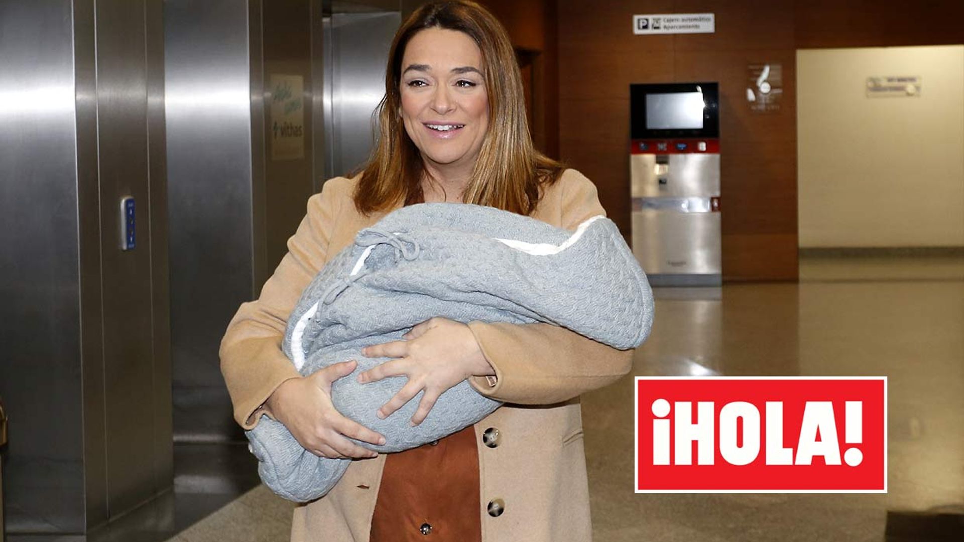 Toñi Moreno recibe el alta y vuelve a casa con su pequeña Lola