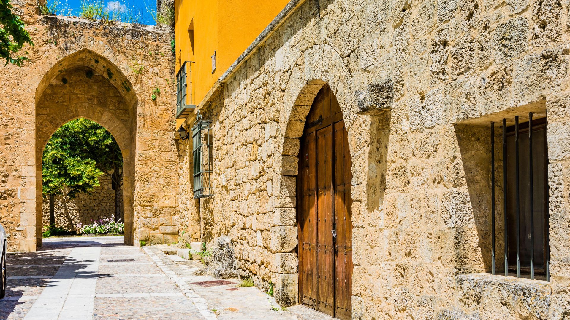 Puerta de Juego de Pelota, plaza Manu Leguineche, Brihuega, Guadalajara