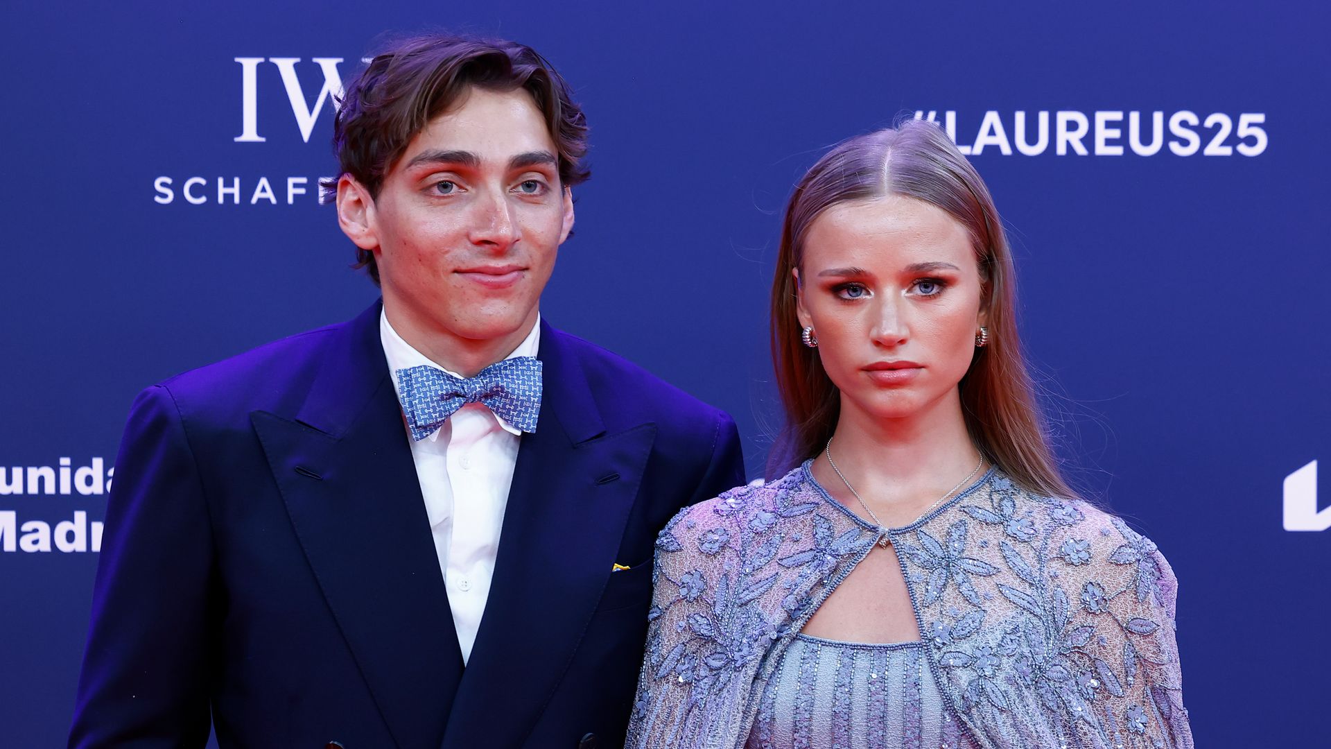 ¿Quién es la invitada que ha deslumbrado en los Laureus con el diseño perfecto de capa y pedrería?