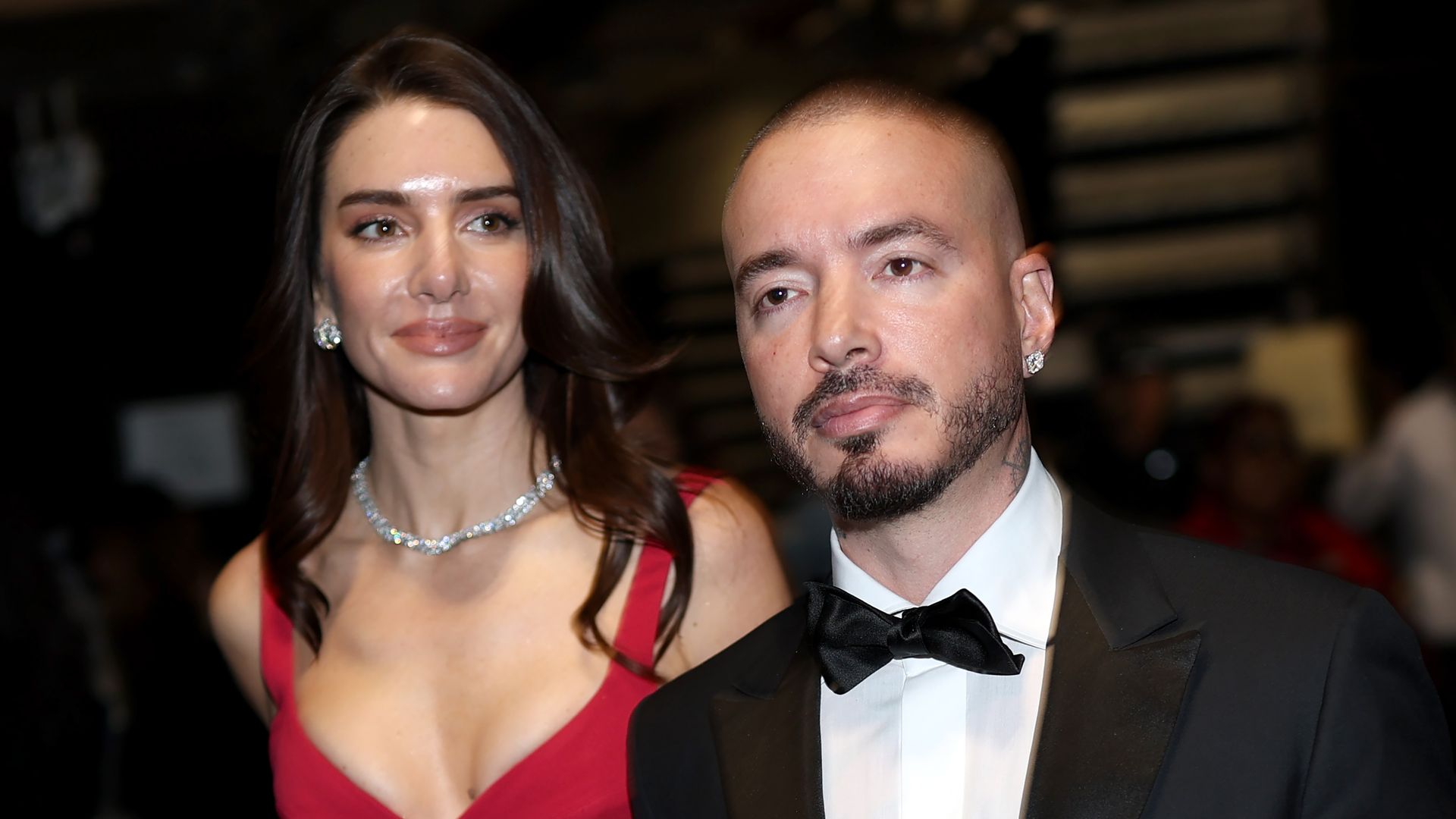 Valentina Ferrer y J Balvin en los 68th GRAMMY Awards en Los Angeles, California