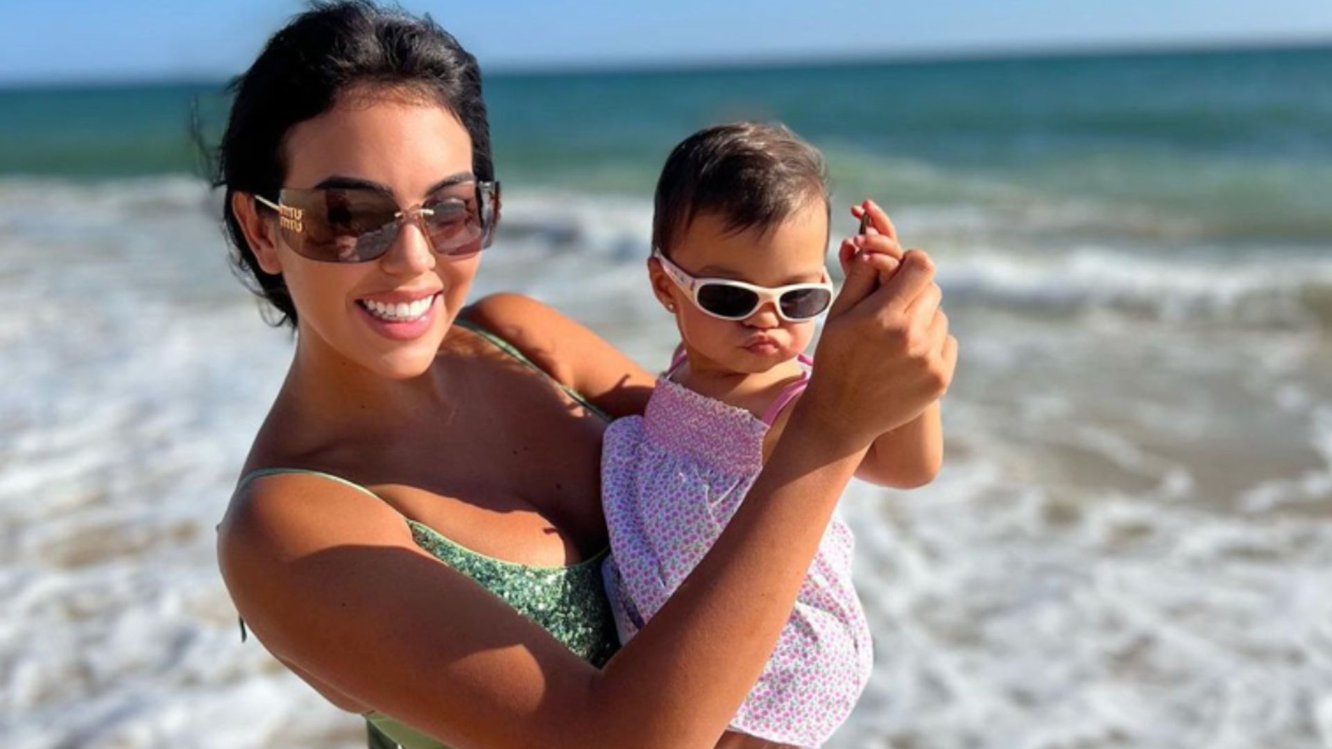 El vídeo viral de Georgina Rodríguez al ser arrastrada por una ola