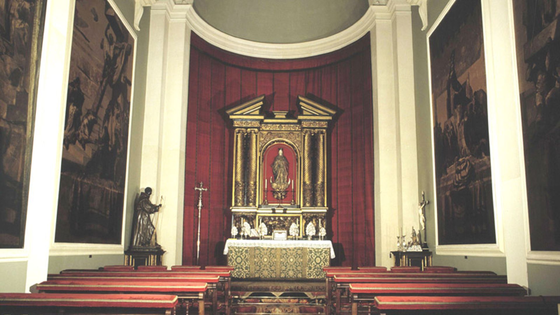 Así es la capilla, escenario de los grandes enlaces de la familia, que acogerá el 'sí, quiero'