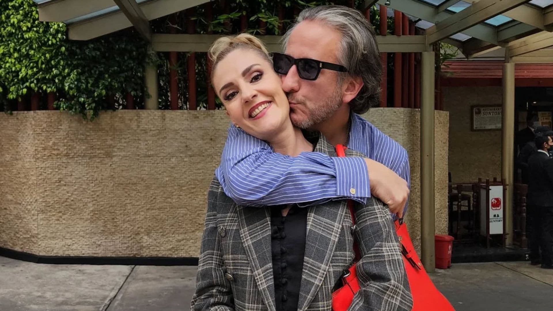 Chantal Andere y su esposo celebraron 17 años de casados