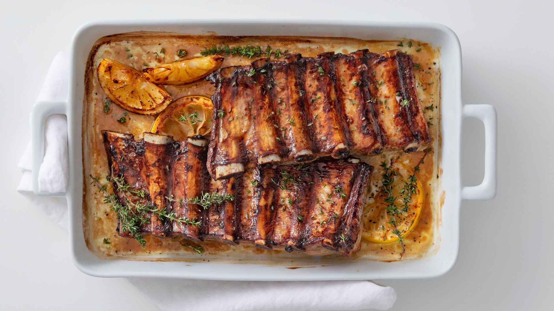 Costillas de cerdo ibérico con limón, mostaza y tomillo