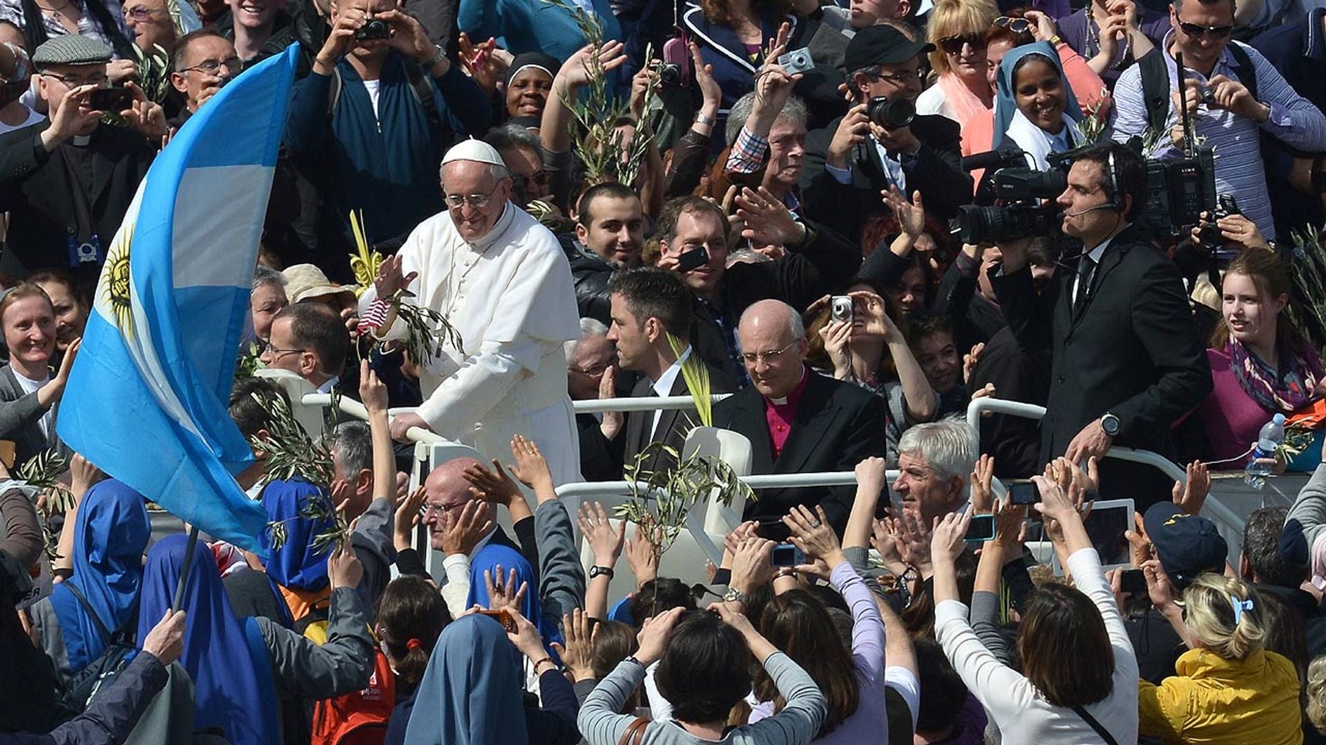 Francisco, el papa que rompió moldes y rechazó los privilegios del Vaticano