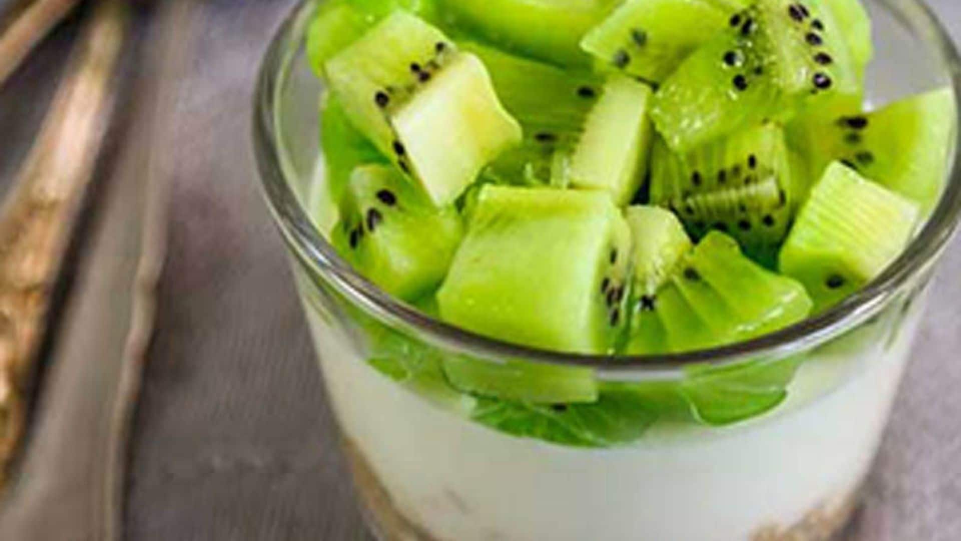Vasitos de 'cheesecake' de kiwi