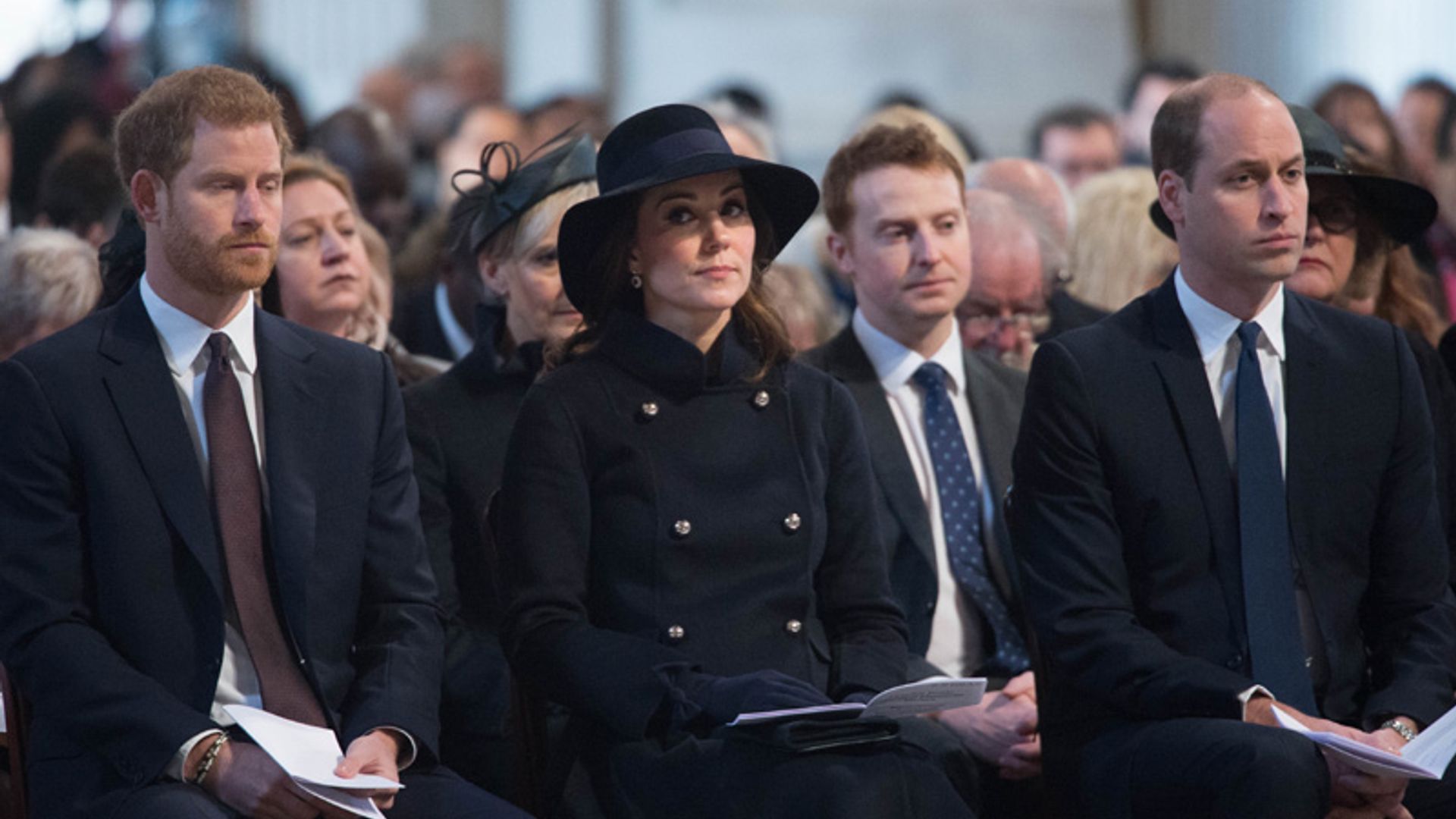 Los Duques de Cambridge y el príncipe Harry, en el emotivo homenaje a las víctimas del incendio de Londres