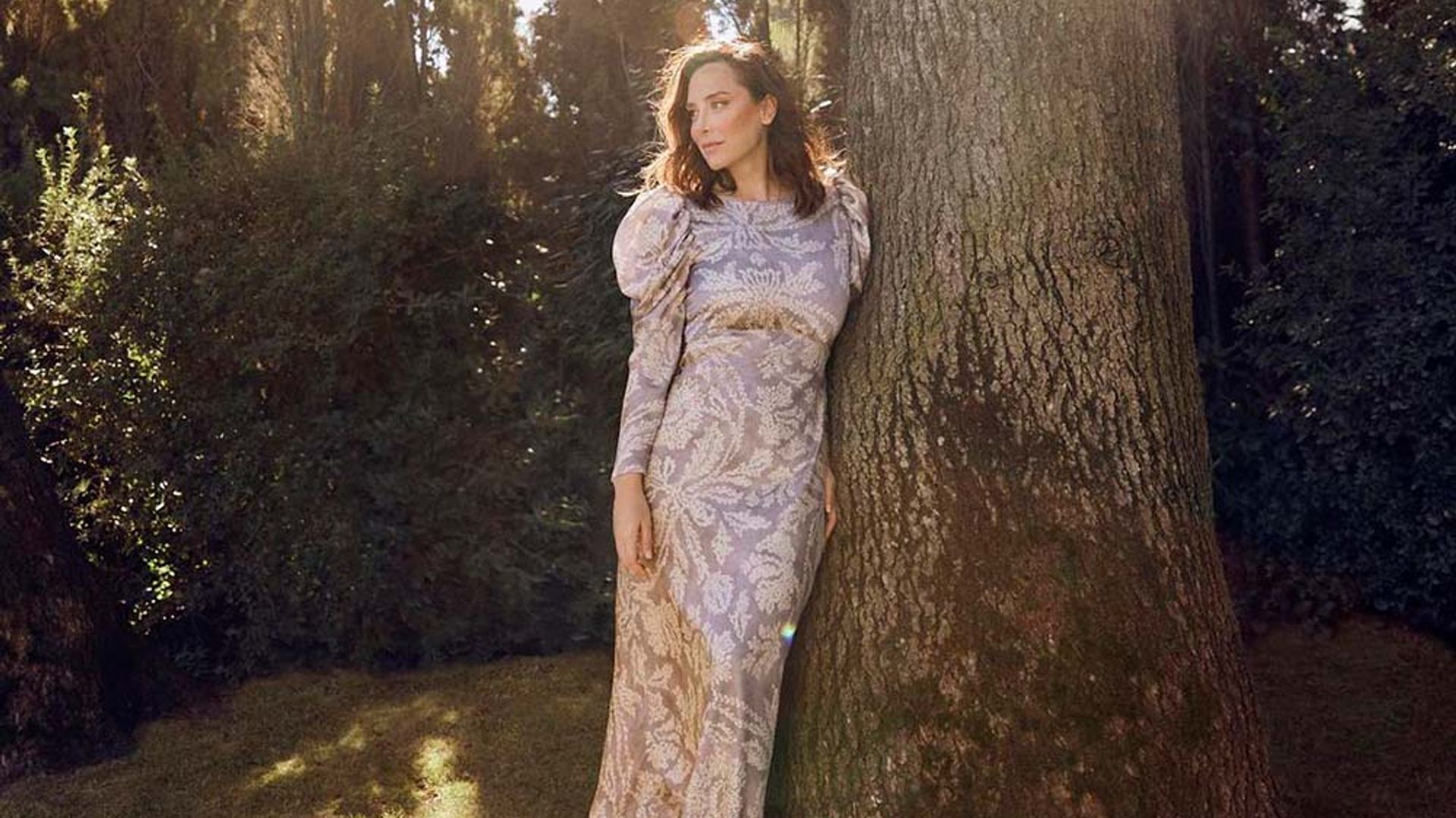 El truco de Tamara Falcó para elegir el calzado de invitada que mejor combina con vestidos estampados
