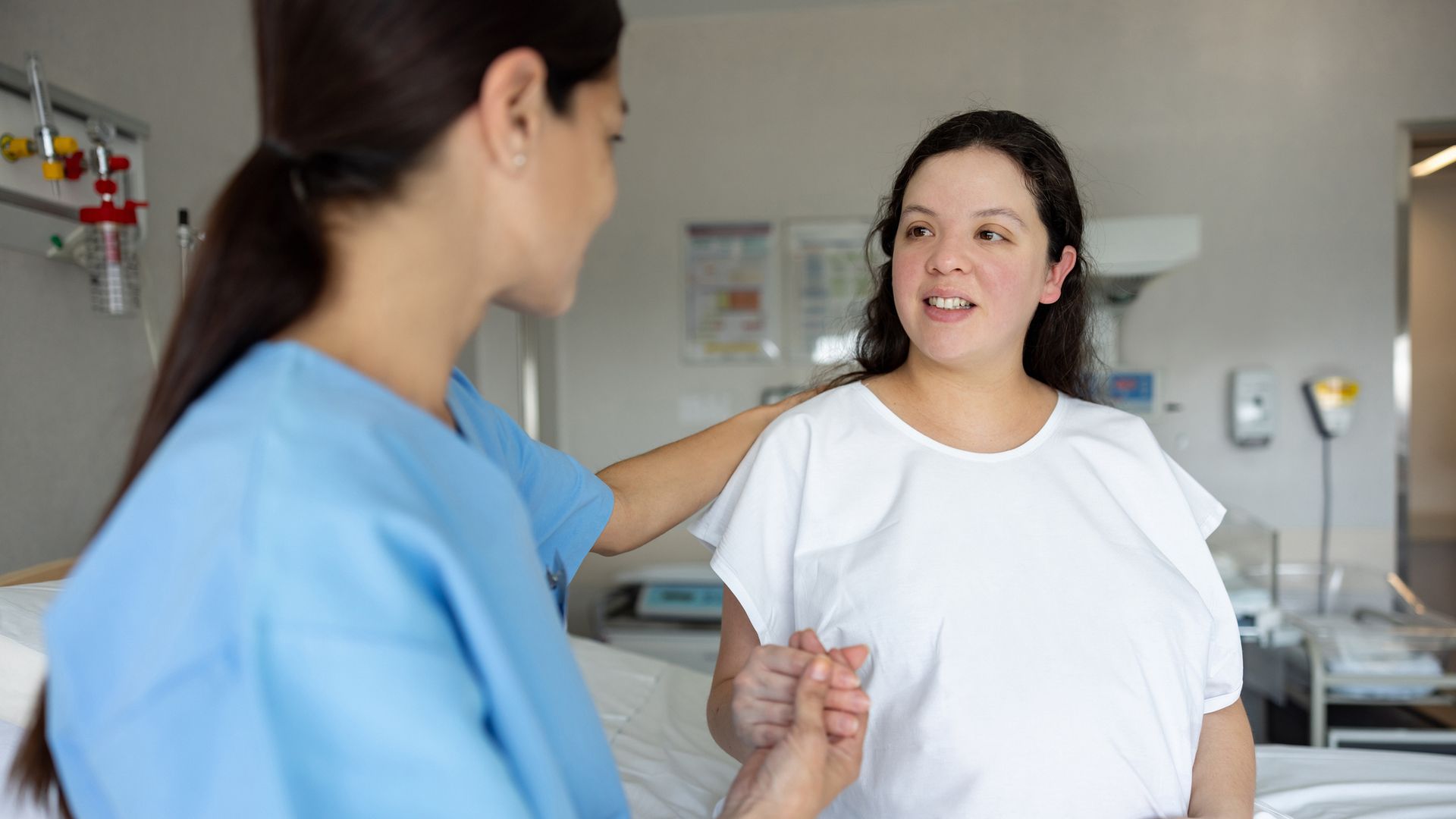 Dr. Eduardo Hevia, traumatólogo, sobre la importancia de la columna al recibir la epidural en el parto: "Puede aumentar el riesgo de una colocación inadecuada"