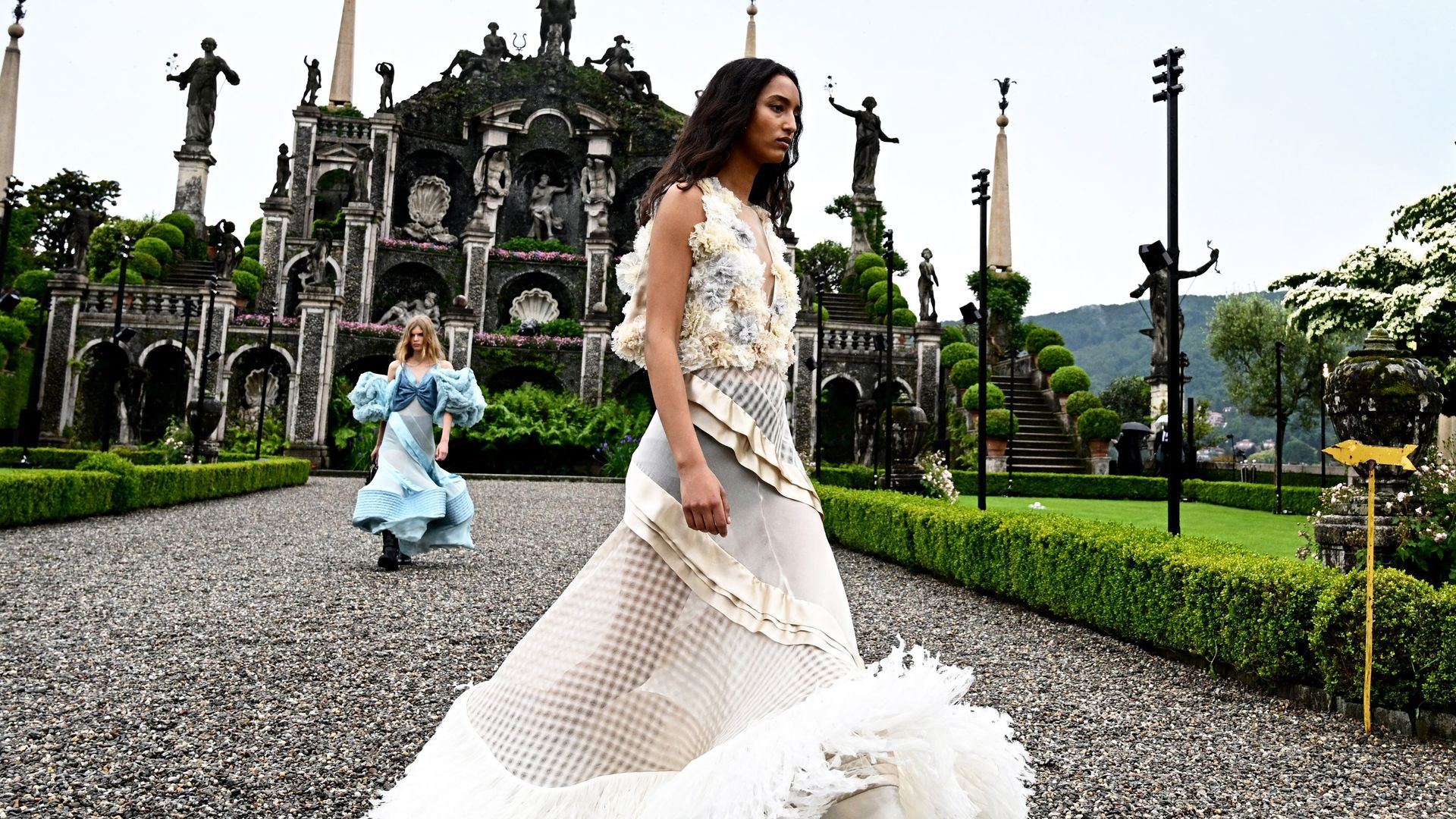 La exclusiva guía de viaje de Louis Vuitton: 9 escenarios inolvidables de sus desfiles Crucero