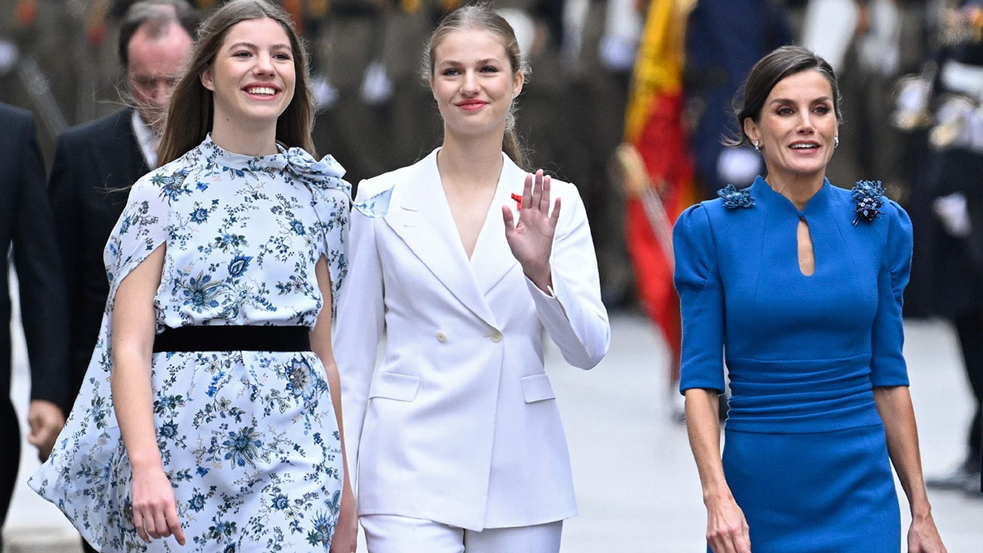 Doña Letizia, Leonor y Sofía recuerdan sus looks más importantes del año en la felicitación navideña