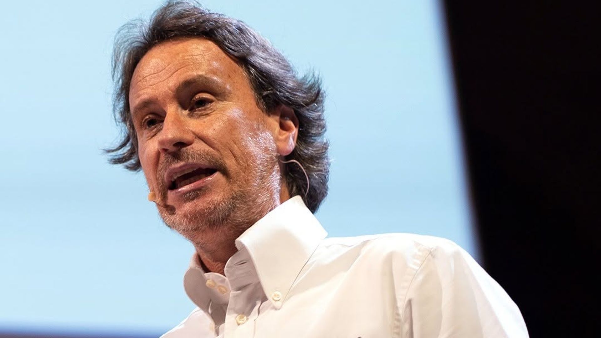 "Que nadie se acerque a ti…": la frase que Víctor Küppers repite y que puede cambiar cómo te ven los demás