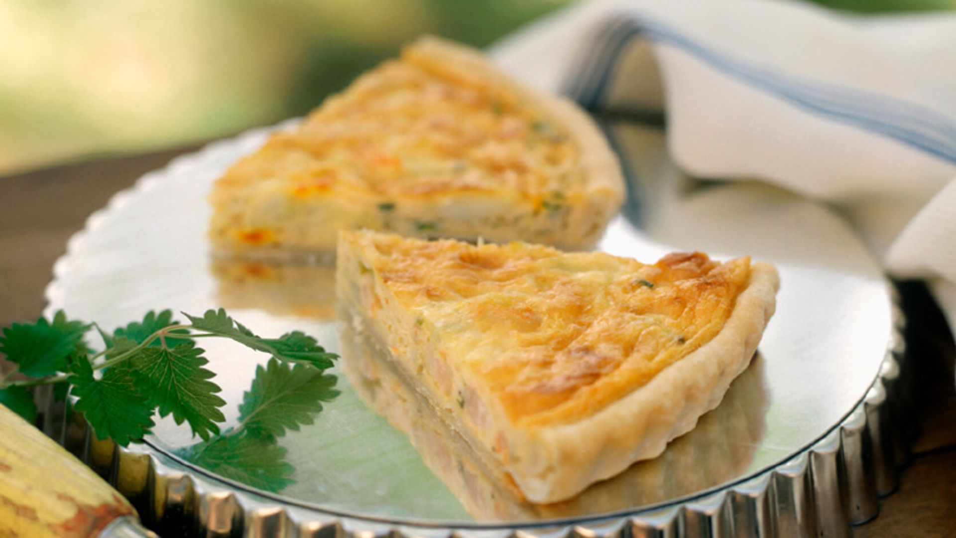 'Quiche' de caballa ahumada con azafrán
