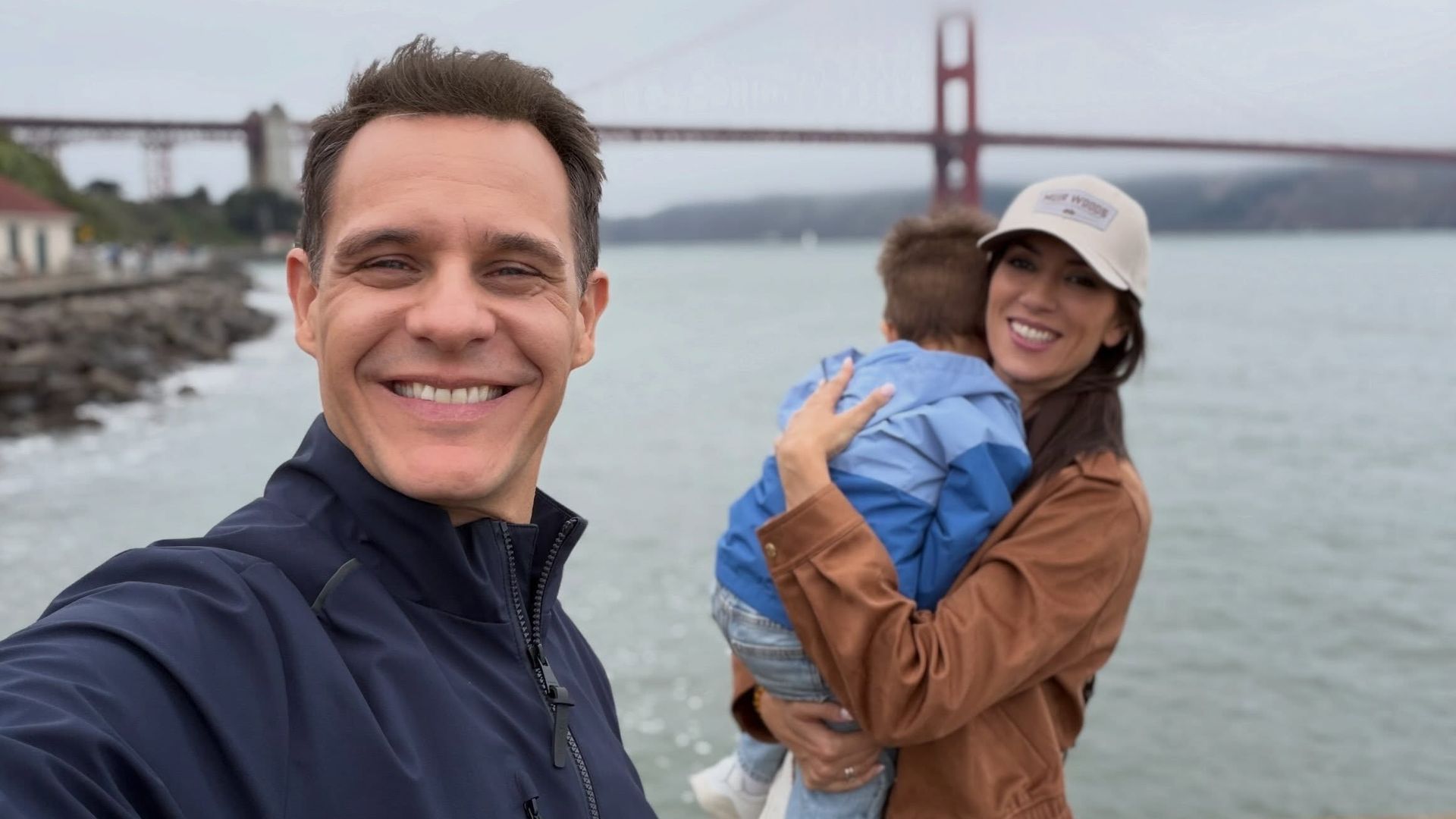 Patricia Pardo y su hijo, Luca, han viajado a California para acompañar a Chsristian Gálvez