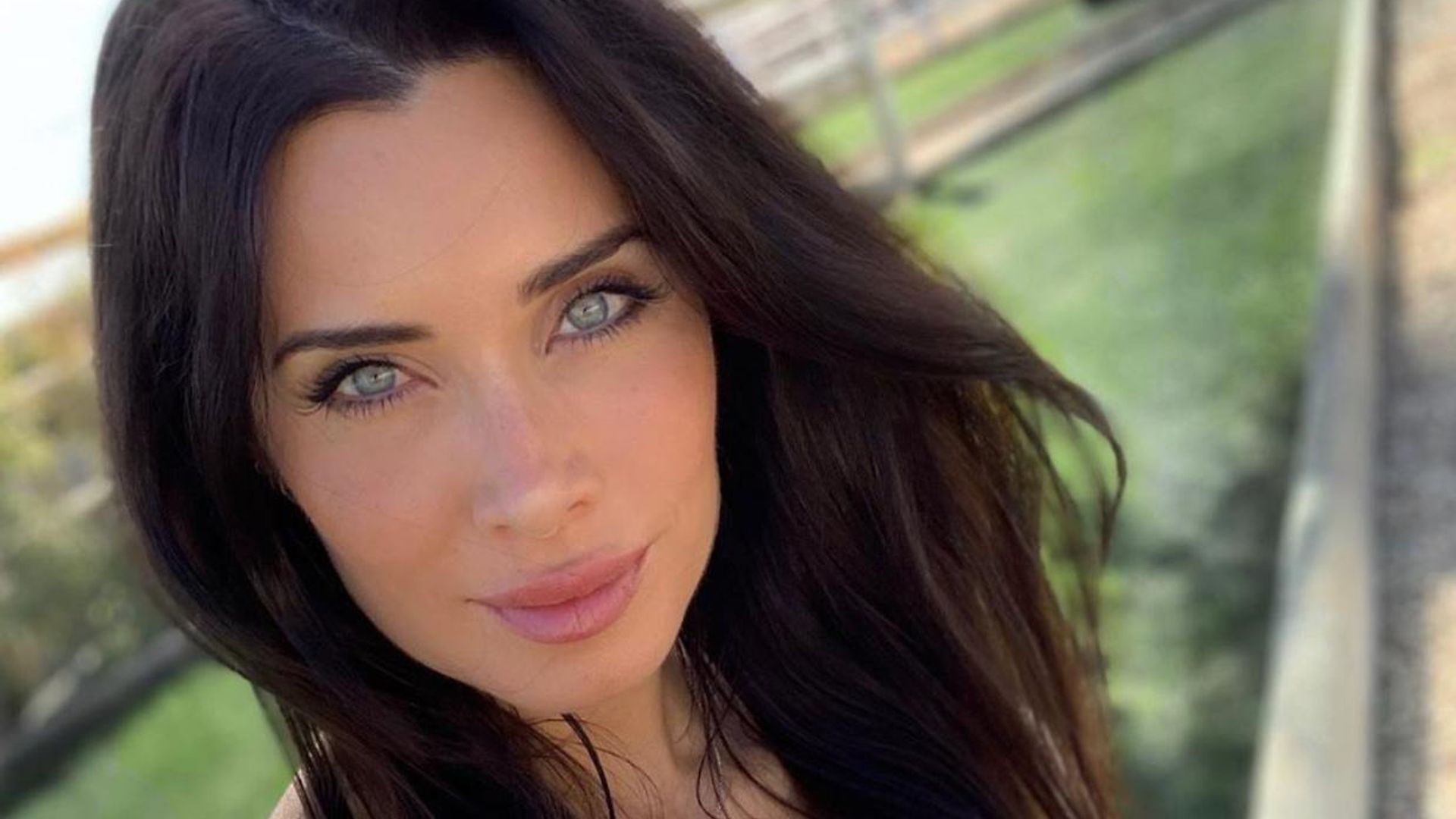 Una tarde de mimos y abrazos: el vídeo más tierno de Pilar Rubio con sus 'otros niños'