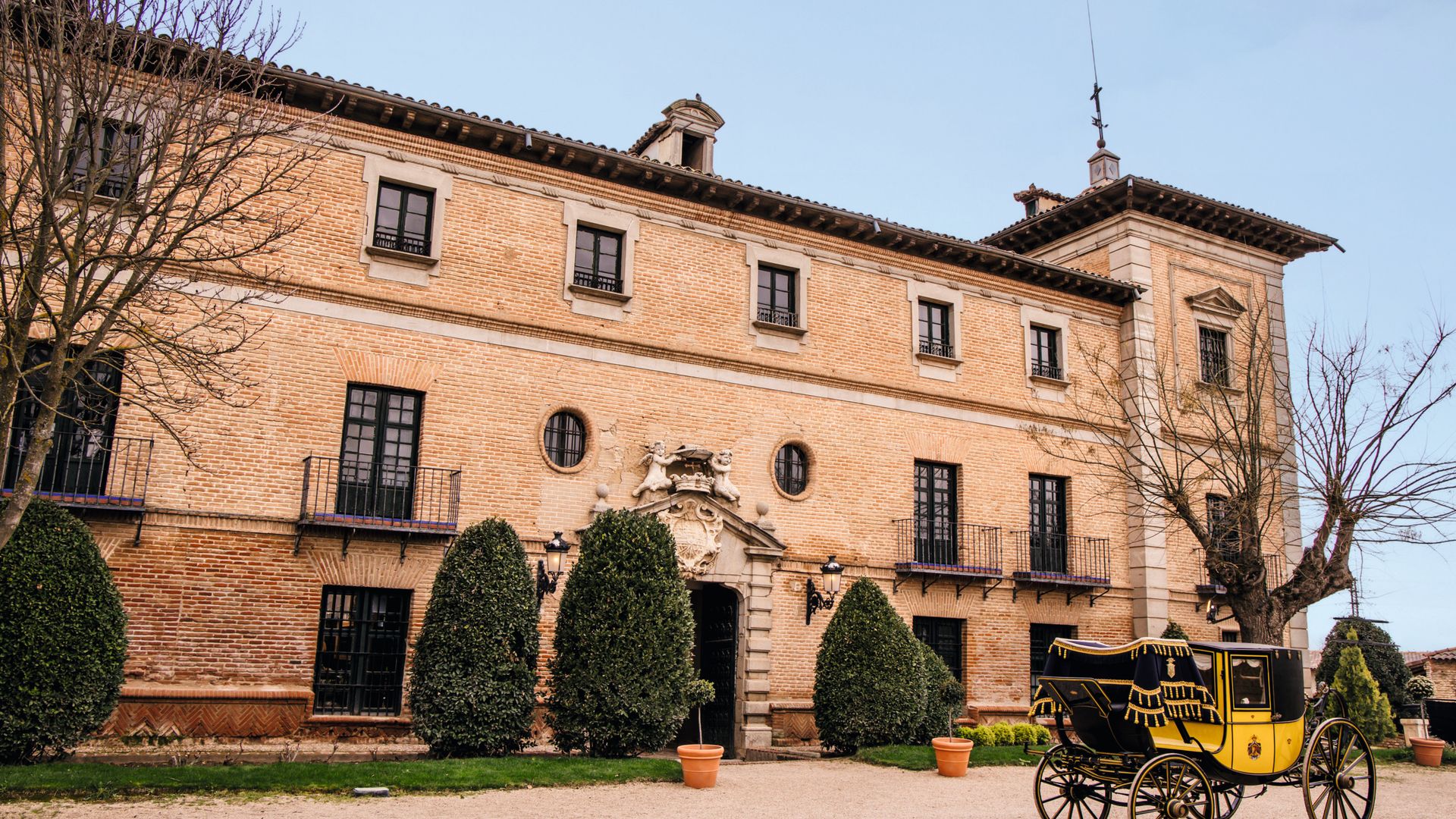 Otra de las vistas de la fachada del Palacio madrileño de Aldovea 