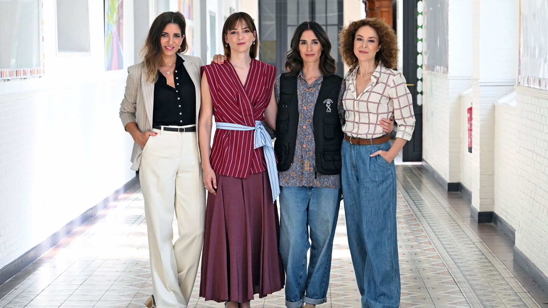Silvia Abascal, Leonor Watling, Maggie Civantos y María León, cuatro de las protagonistas de 'Cabeza alta', posan juntas en esta imagen del reparto