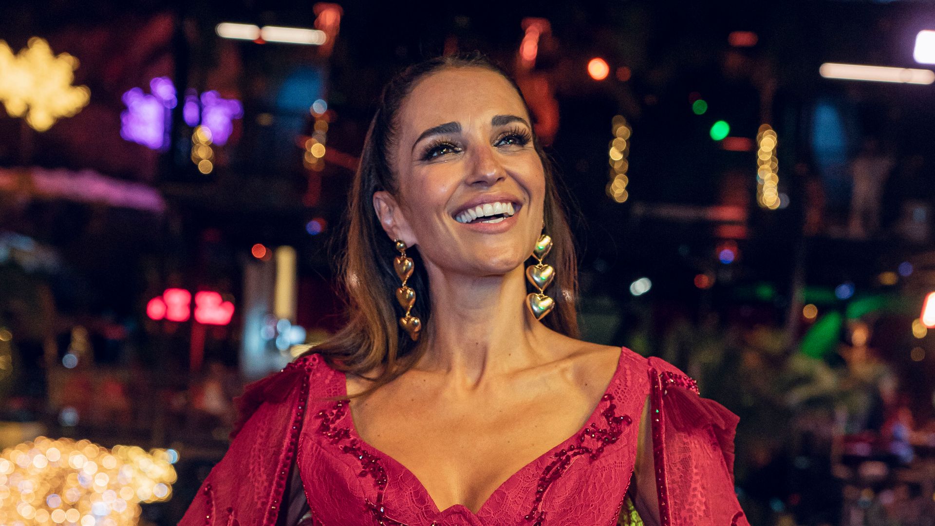 Paula Echevarría y el fenómeno del vestido de las rosas rojas que han agotado las españolas