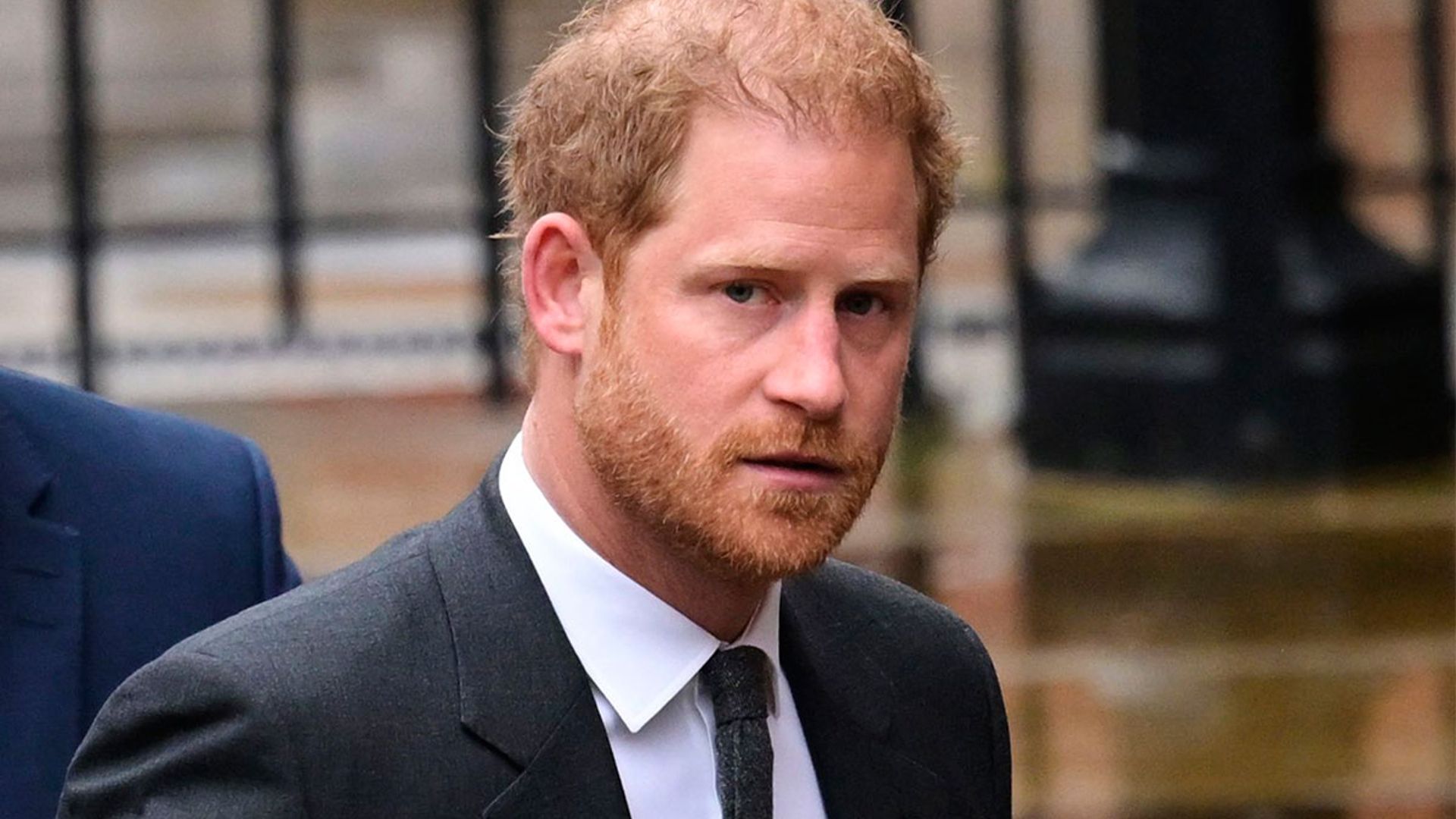 Mientras su juicio con los tabloides se enciende, Harry emprende una nueva acción legal
