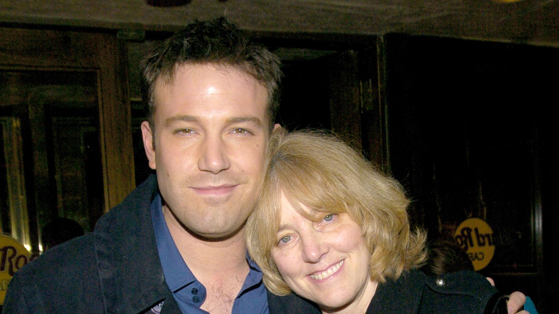 Ben Affleck y su madre Chris during una pemier en Nueva York