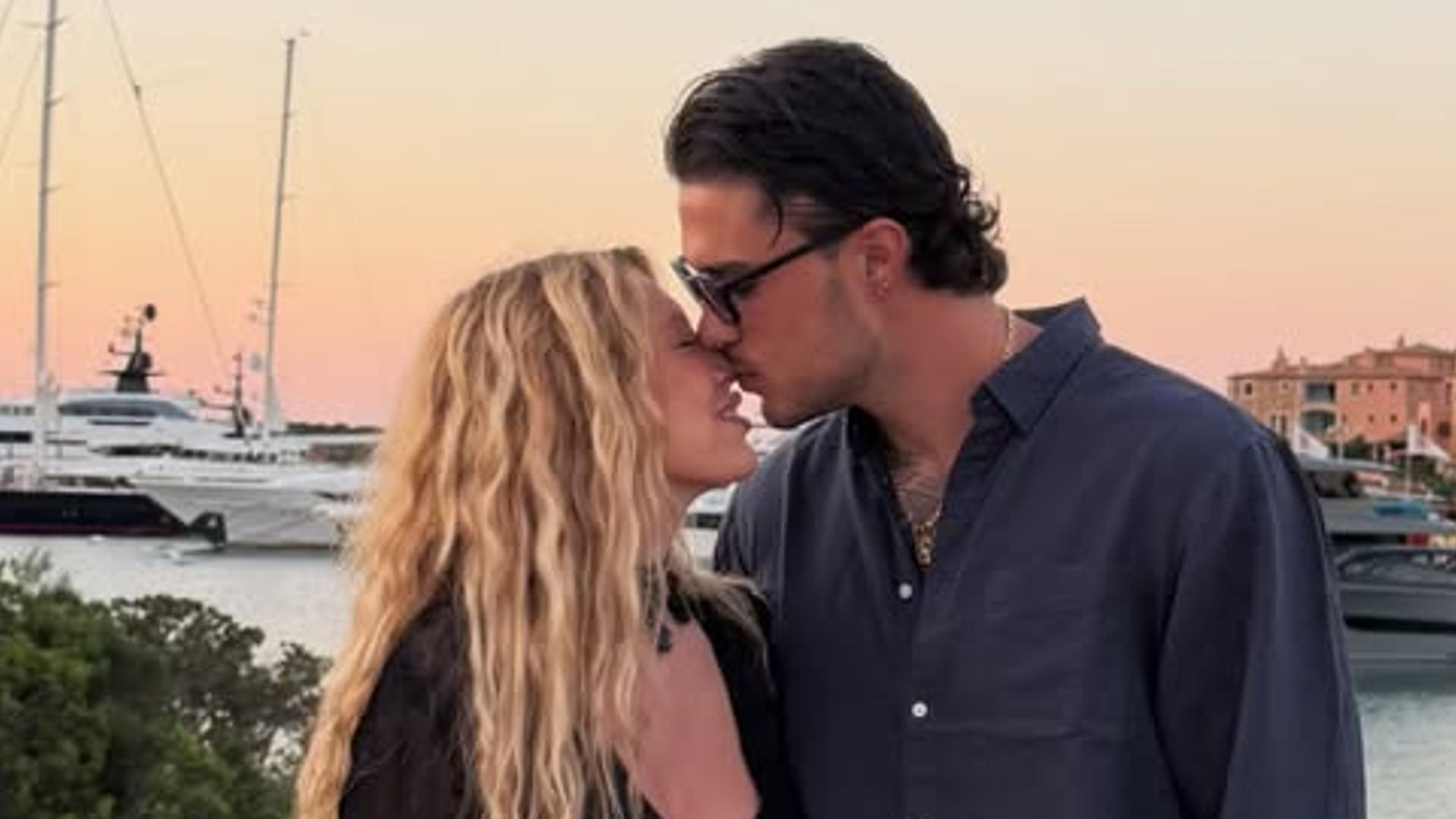 Alejandra Rubio y Carlo Costanzia en Porto Cervo antes de nacer su hija
