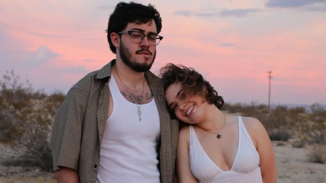 Cristian y Kylie disfrutaron de una salida con amigos que sirvió de escenario para su sesión de fotos.