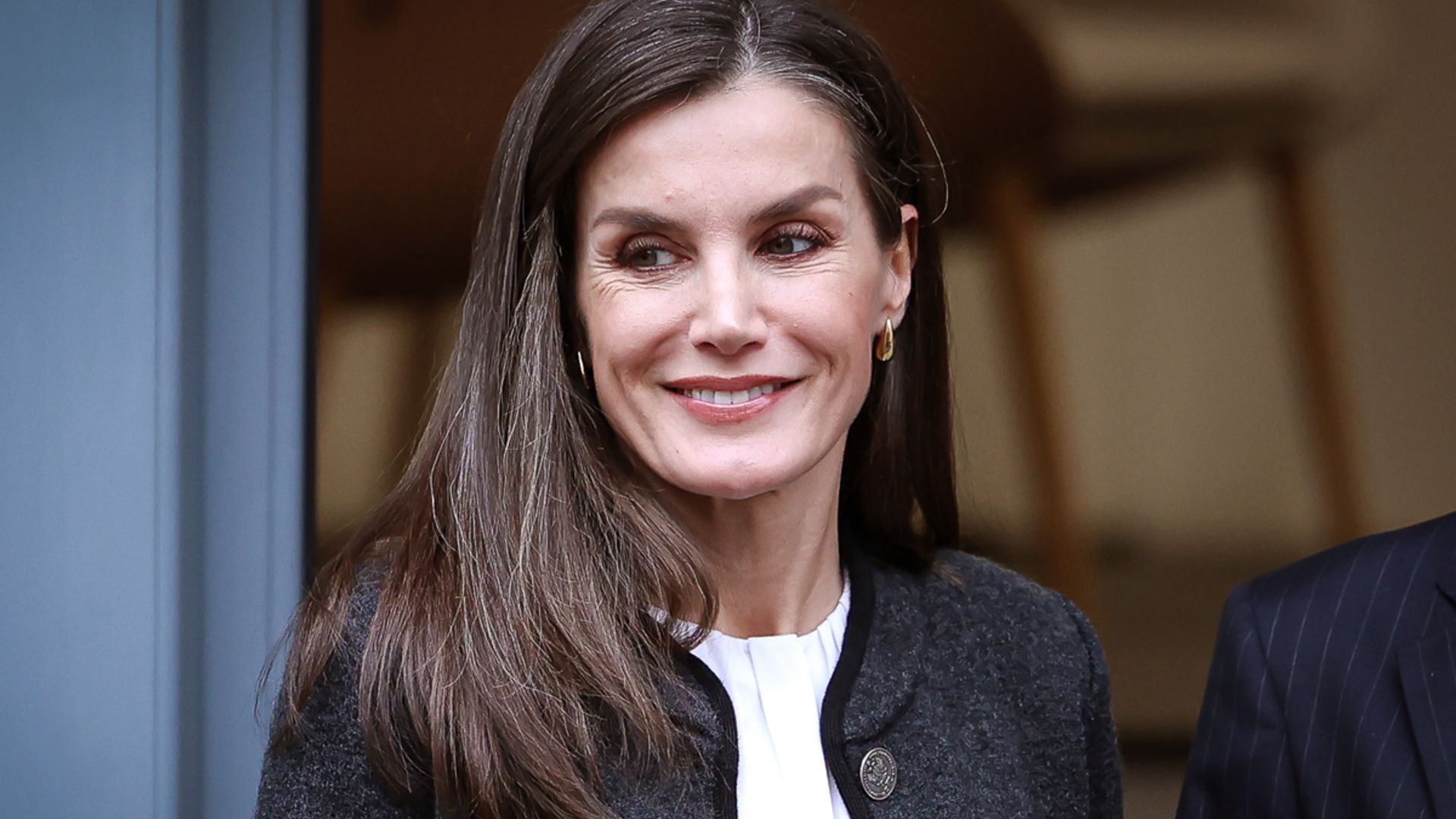Localizamos los pendientes de la reina Letizia que se han hecho virales