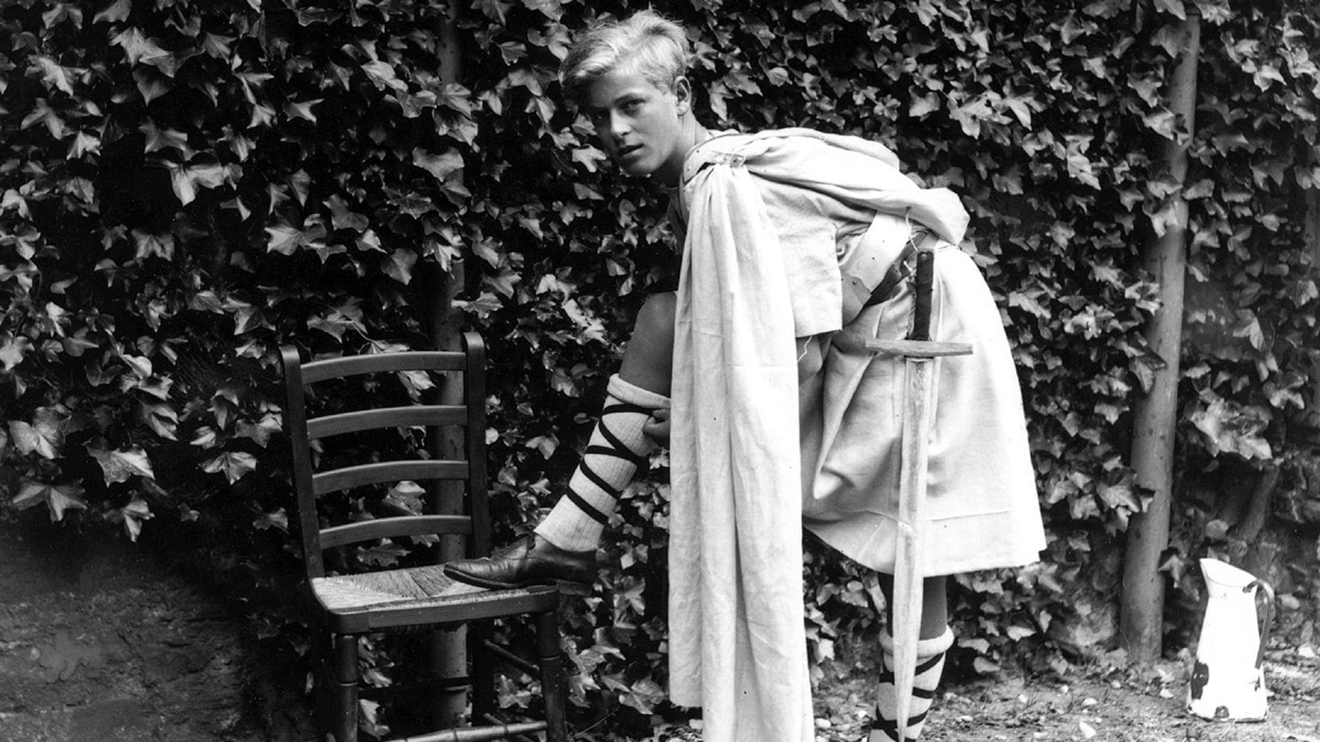 La dura infancia de Felipe de Edimburgo que forjó su carácter