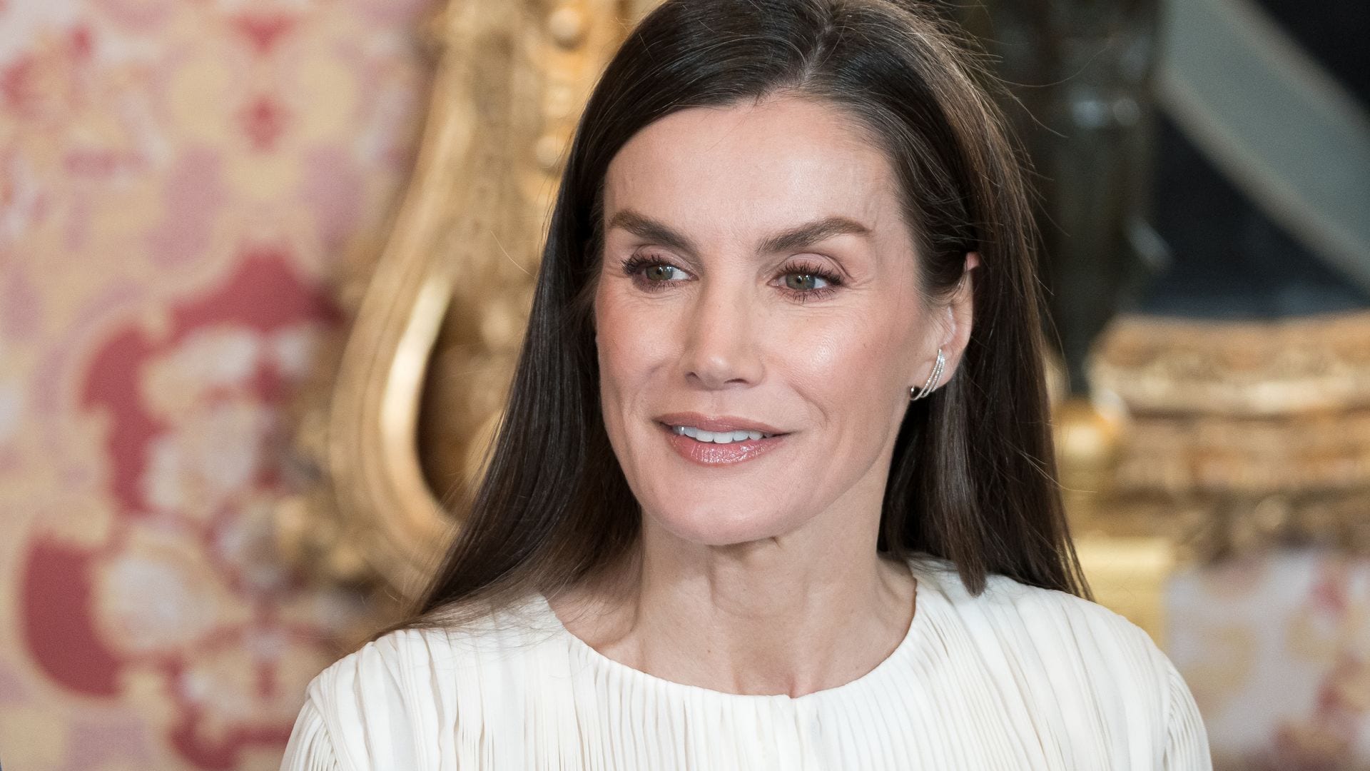 La diseñadora Charo Ruiz habla de su clienta más especial, la reina Letizia: "Siempre tenemos ese momento de podernos ver"