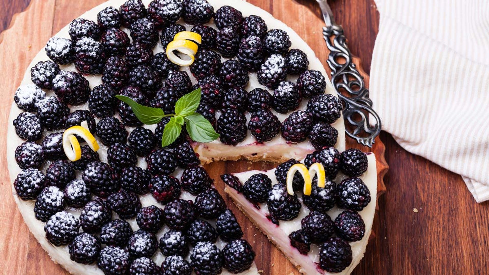 Tarta de queso con moras y limón