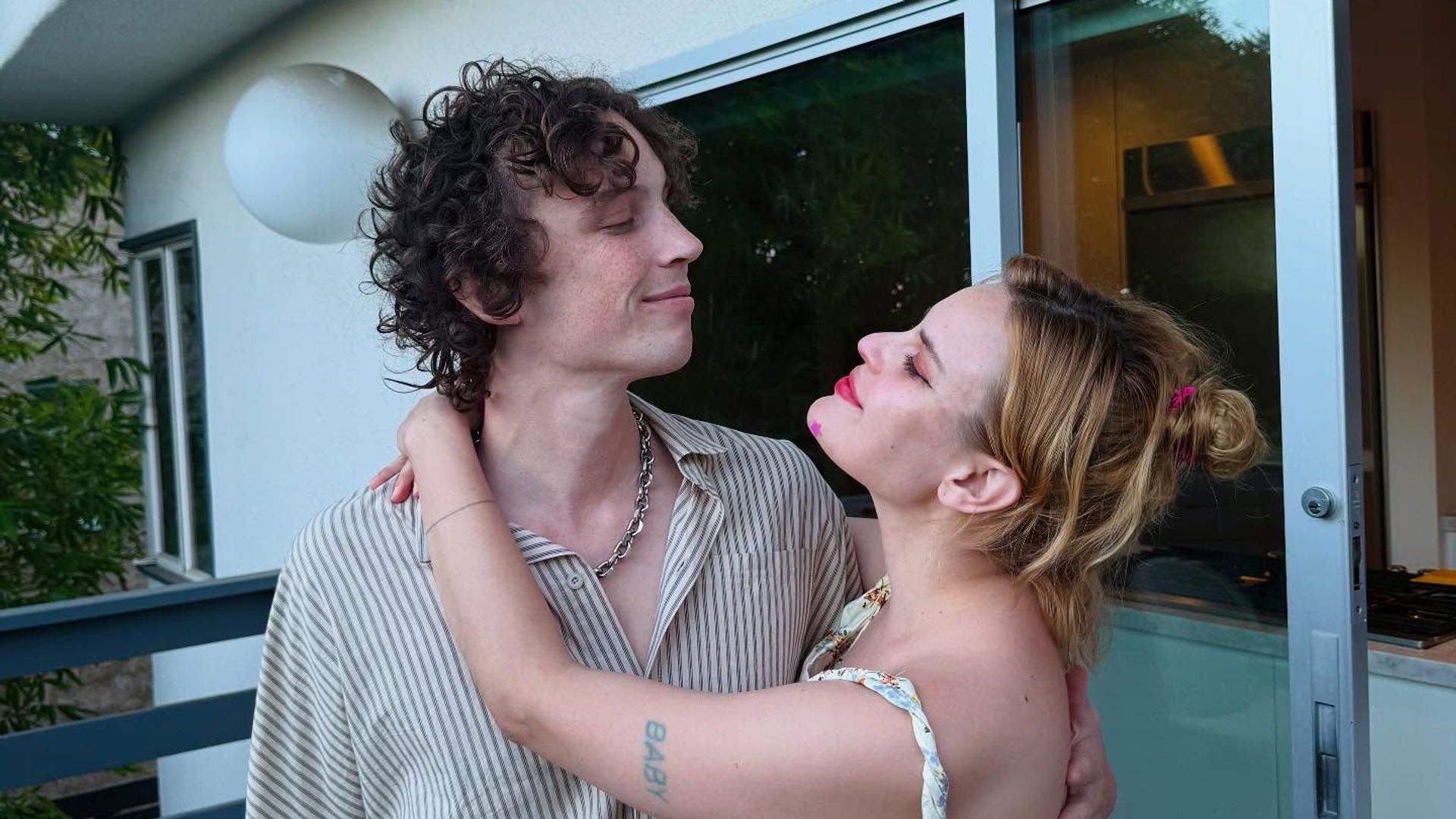 Tallulah Willis se ha casado con su pareja, el músico Justin Acee