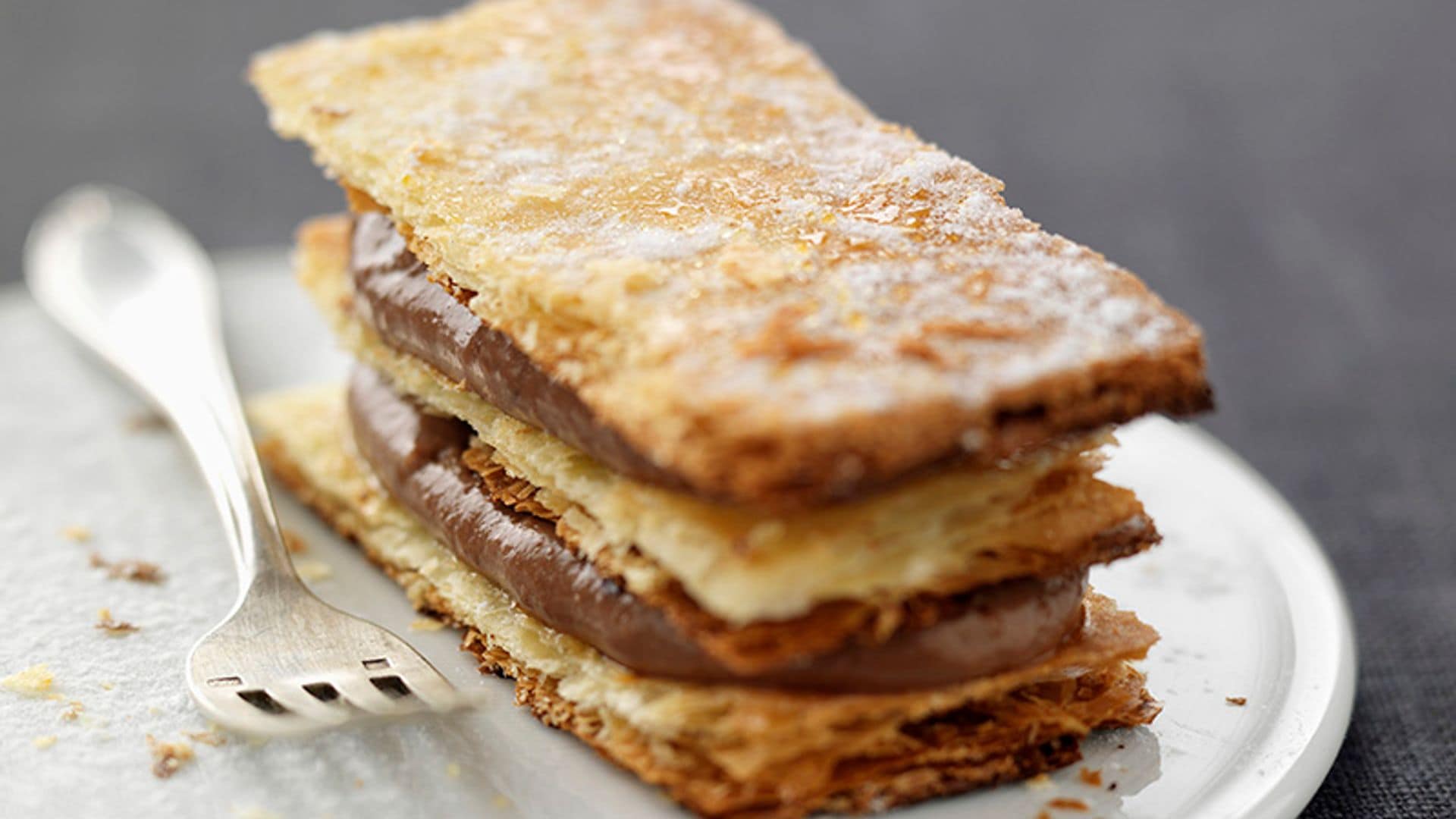 Milhojas de café y chocolate negro
