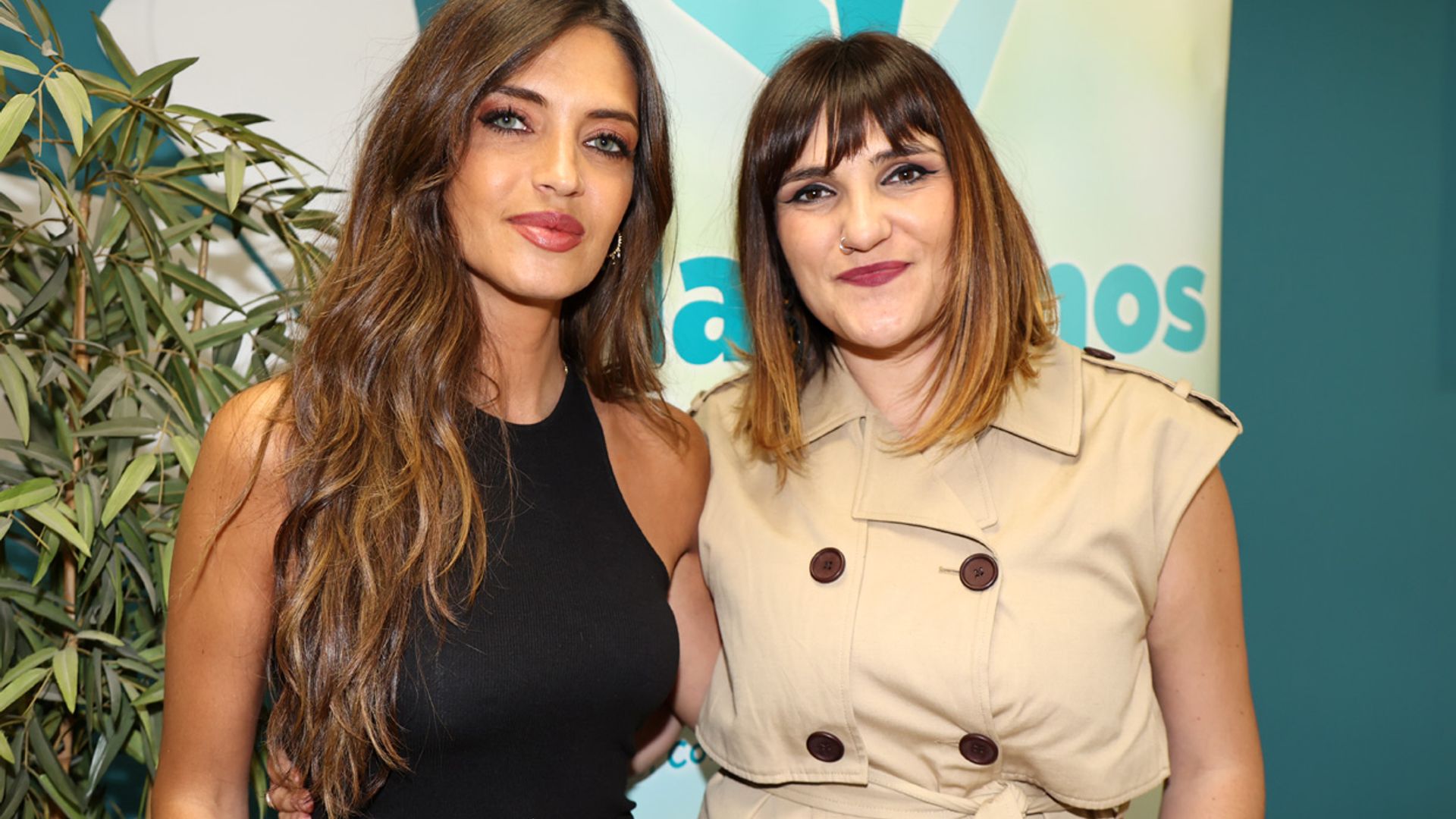 Sara Carbonero apoya a su amiga Rozalén en su última iniciativa social