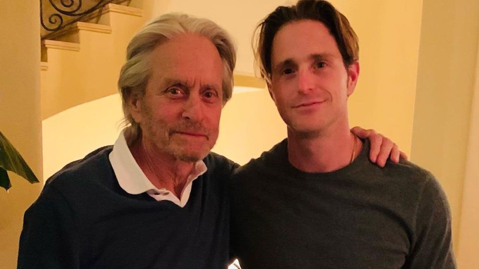 Michael Douglas conoce, por fin, a su segundo nieto (y la imagen no puede ser más tierna)
