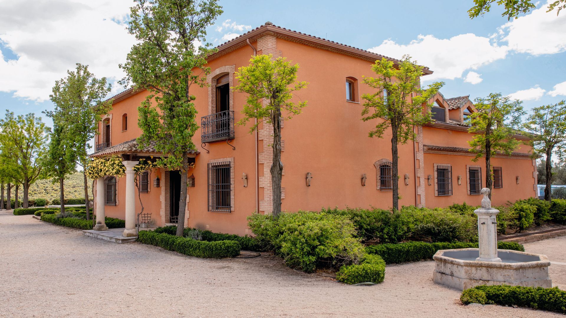 Una fotografía de la casa, que, aunque se ha ampliado, mantiene su estructura original y esencia