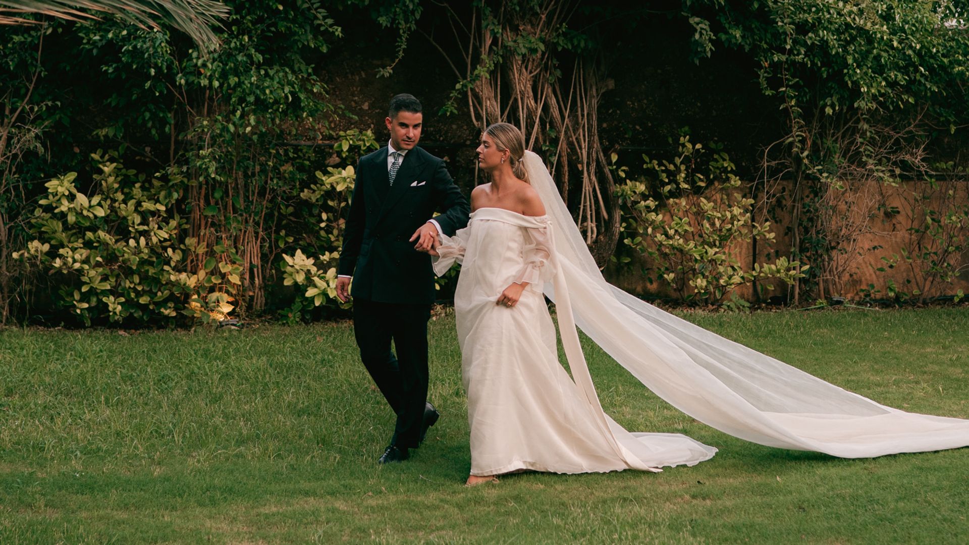 Vestido de novia de Calvente Atelier y boda en Elche con decoración espectacular
