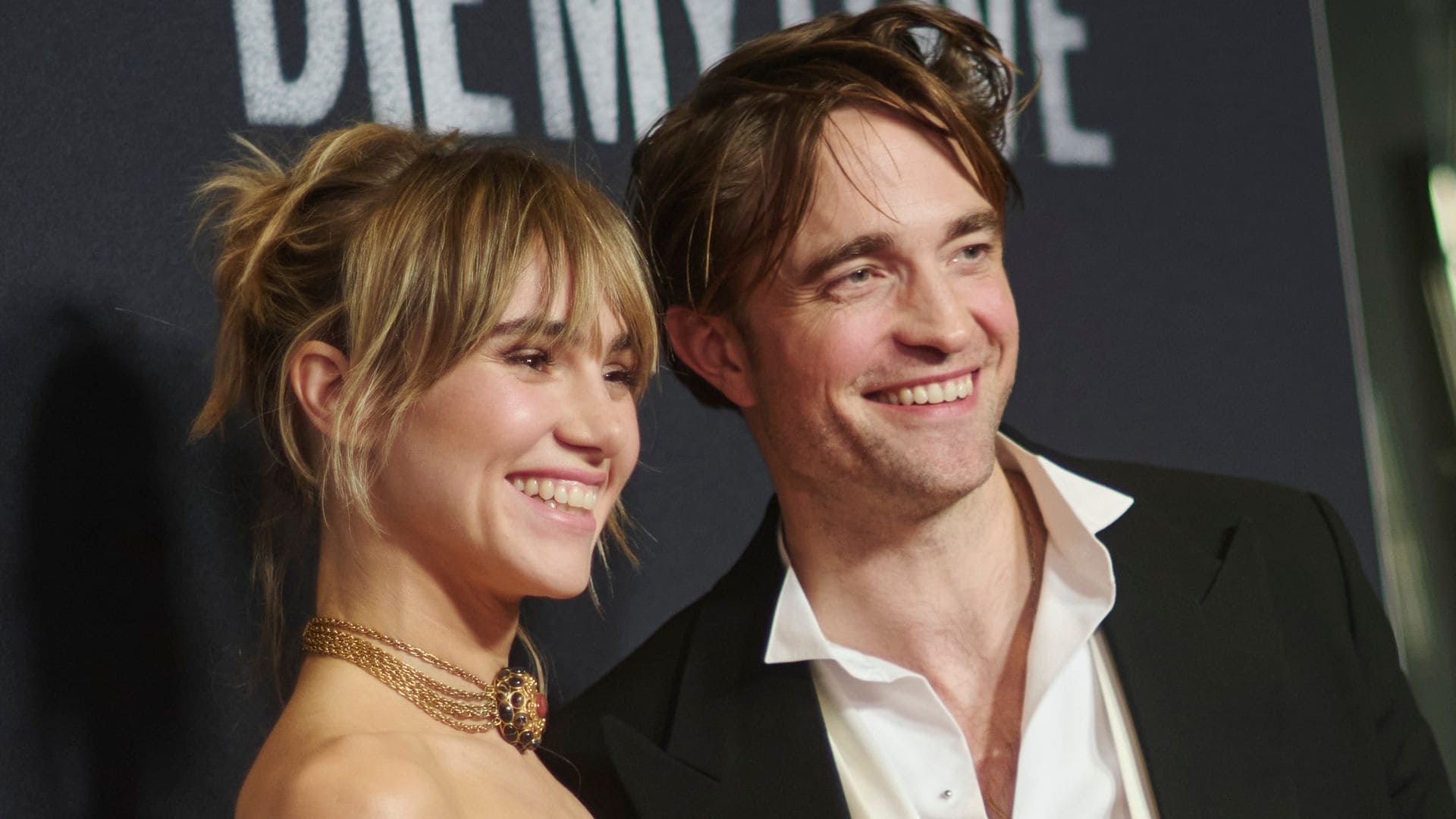 La reaparición de Robert Pattinson y Suki Waterhouse nos da ganas de creer en el amor: máxima química y dos looks de lo más románticos