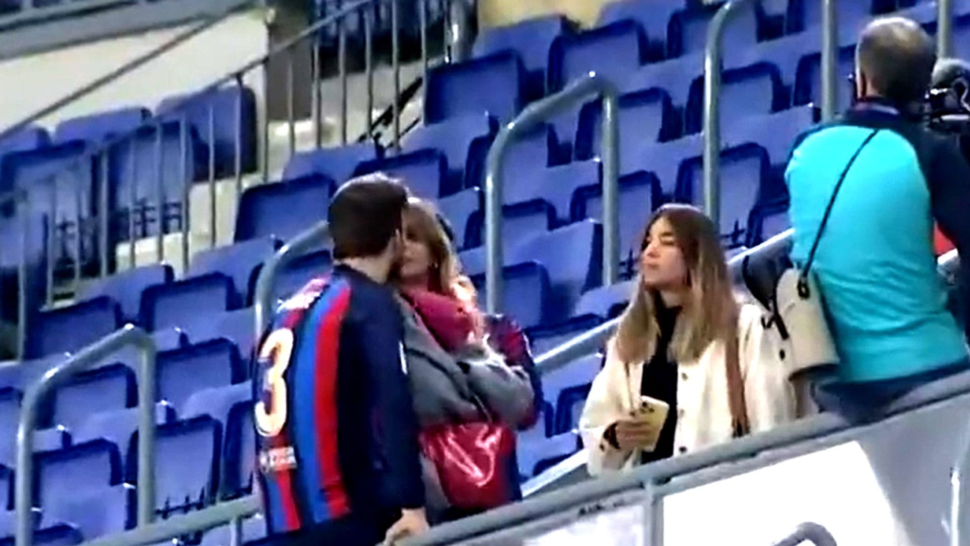 Despejada la incógnita: Clara Chía fue al Camp Nou y tuvo este romántico encuentro con Gerard Piqué