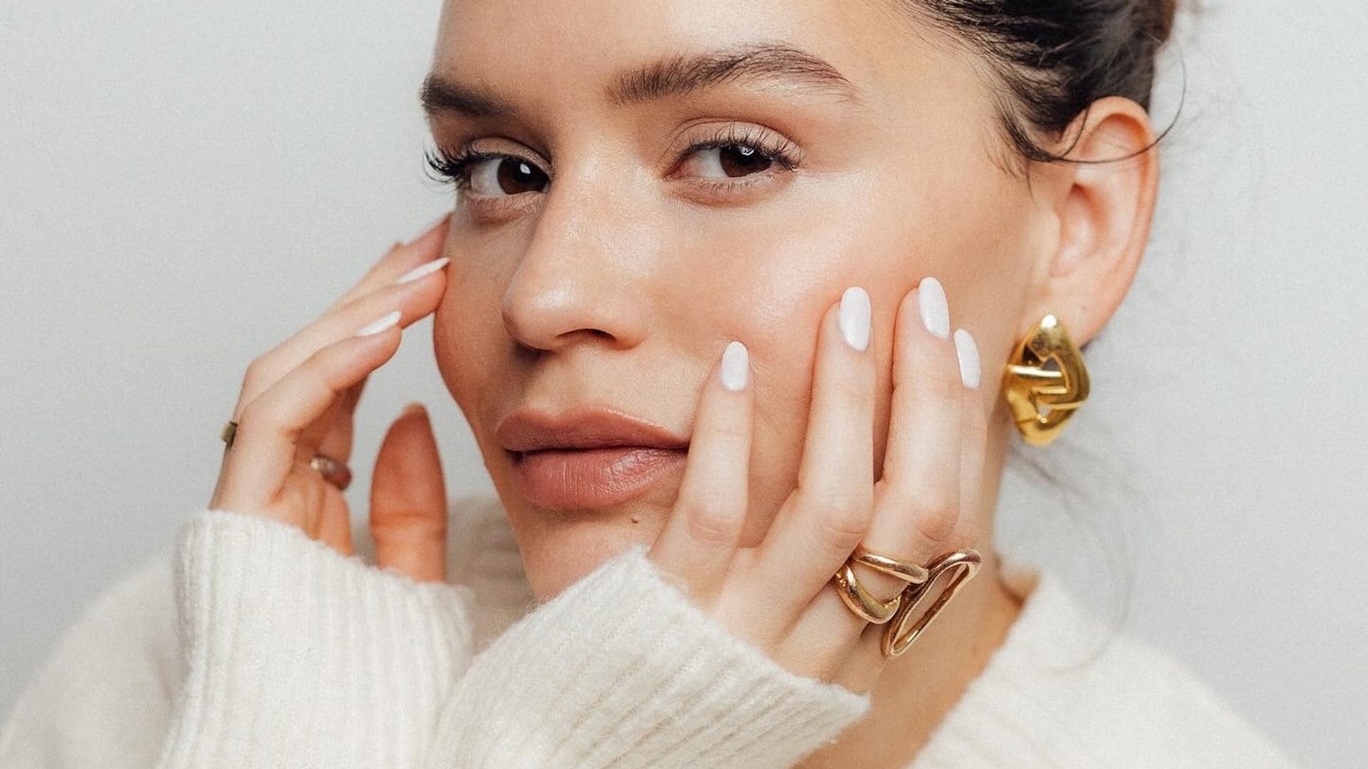 Cómo hacer la manicura semipermanente en casa: el paso a paso y los mejores productos
