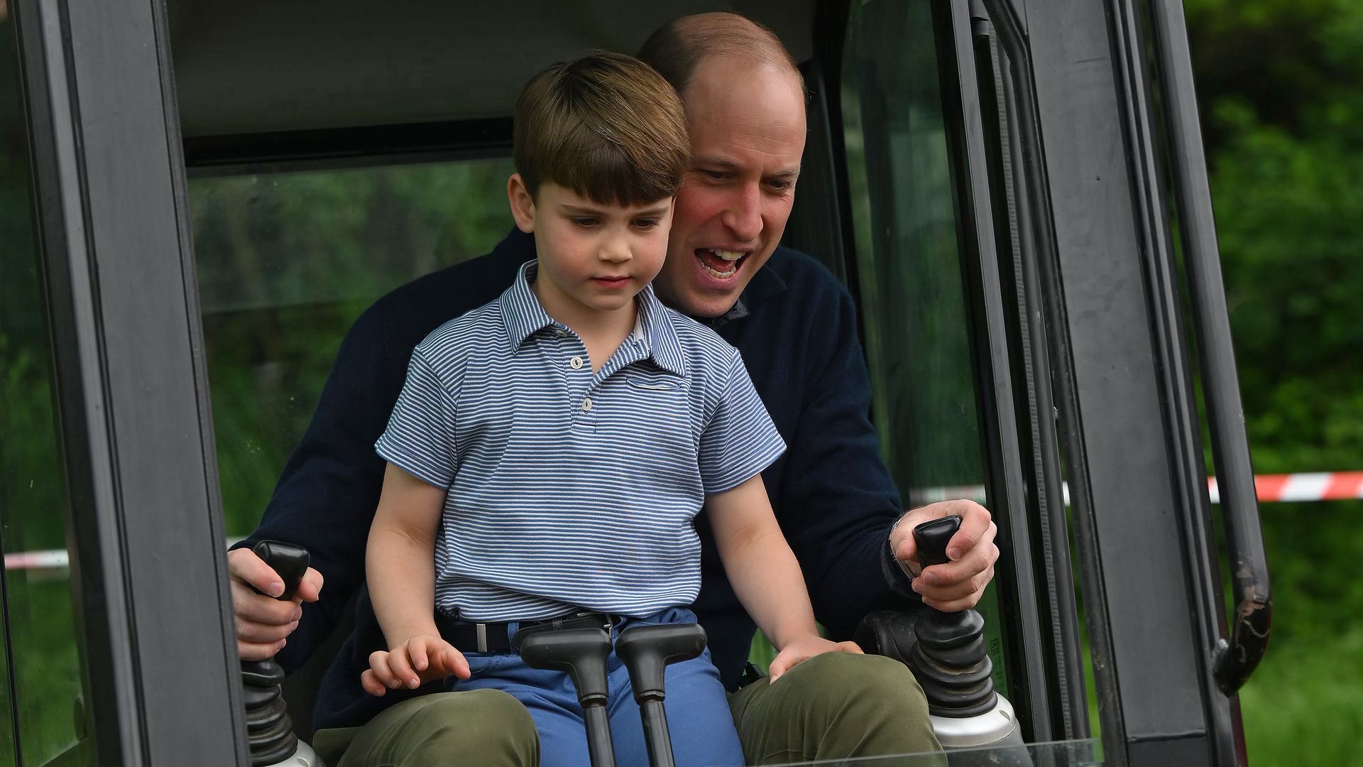 El príncipe Guillermo habla como nunca de su hijo Louis: "Es un personaje"