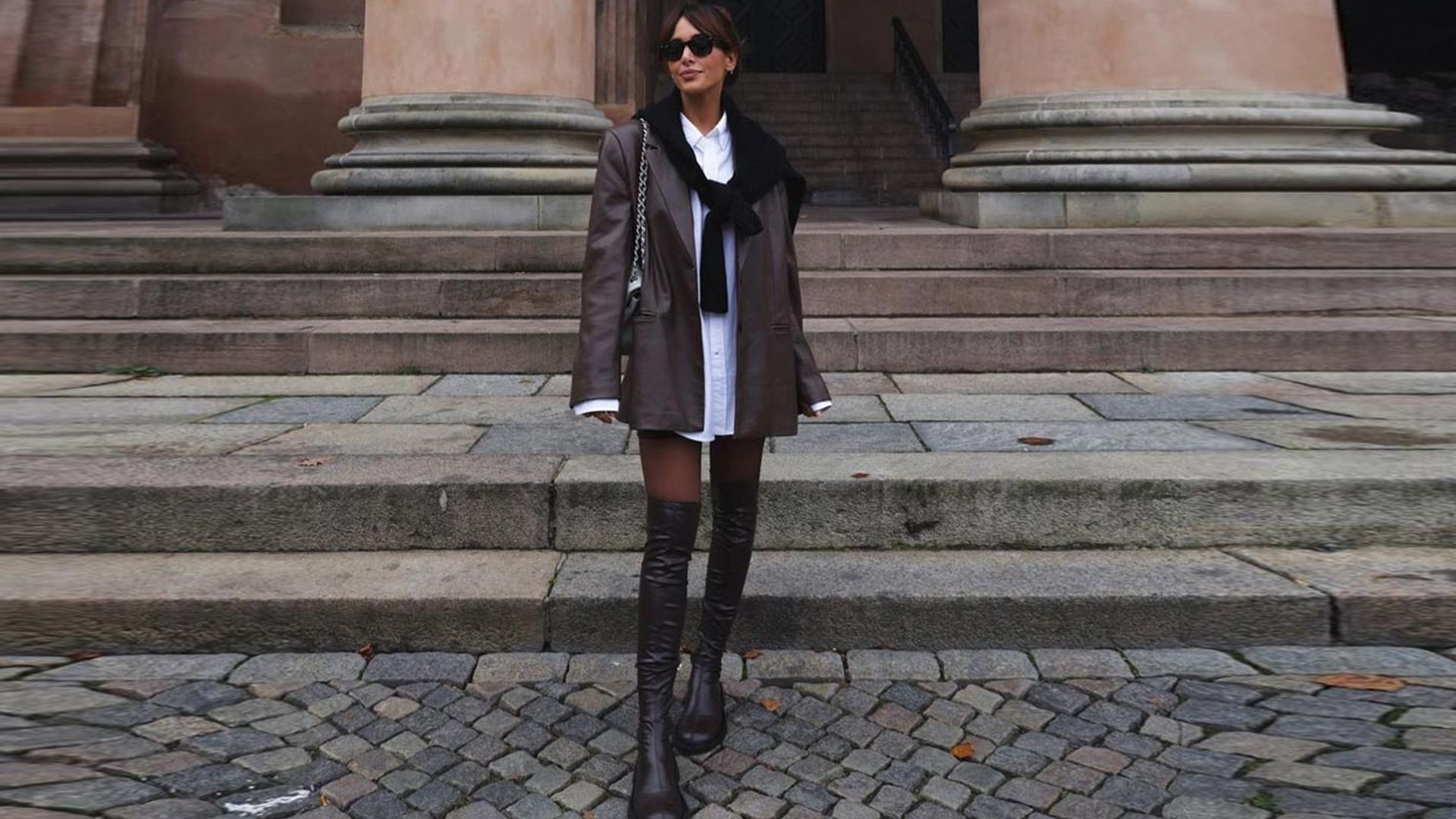 El look cómodo que mejor queda con medias y puedes copiar solo con básicos