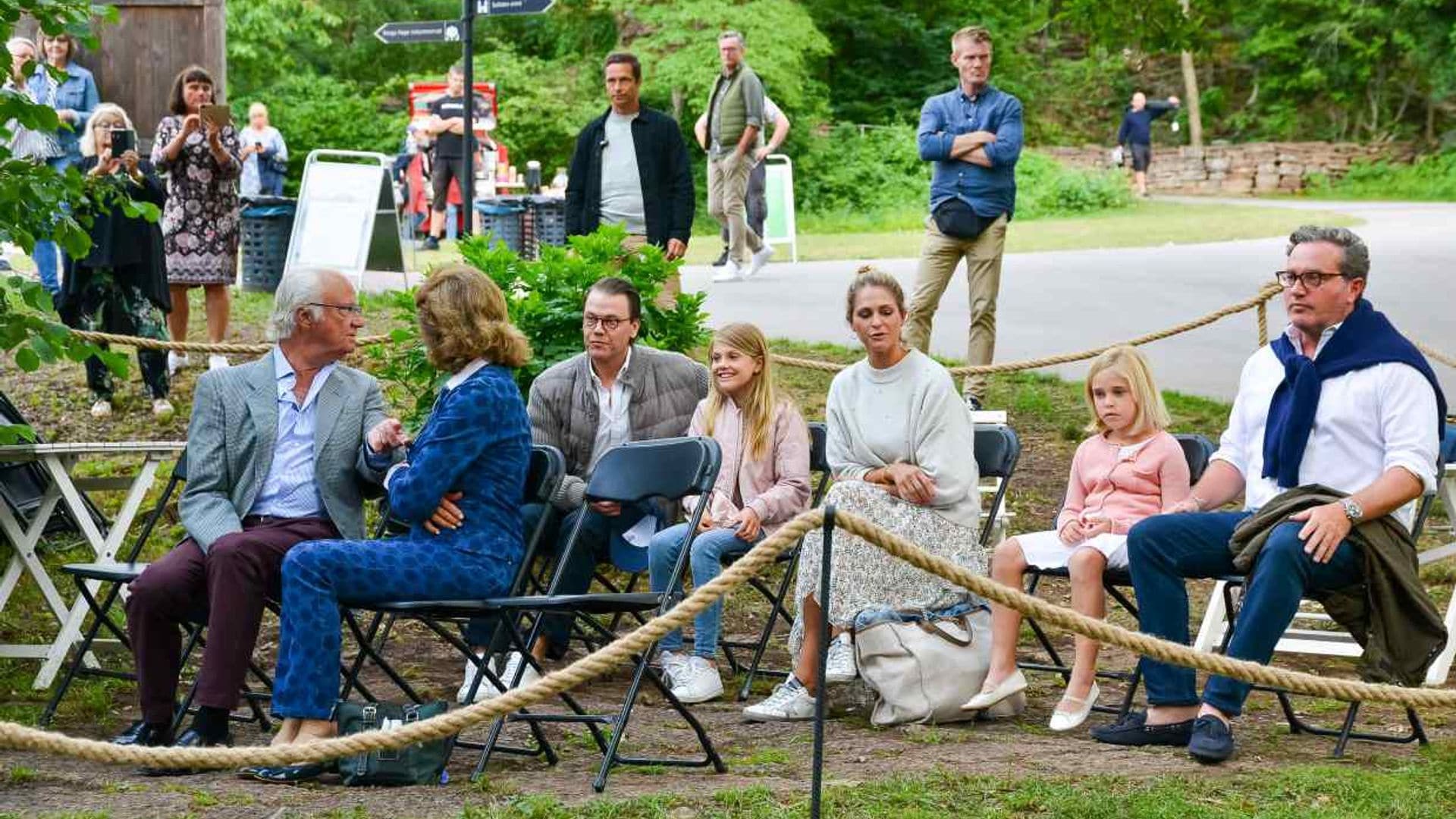 Magdalena de Suecia disfruta de una noche de música al aire libre con parte de la Familia Real