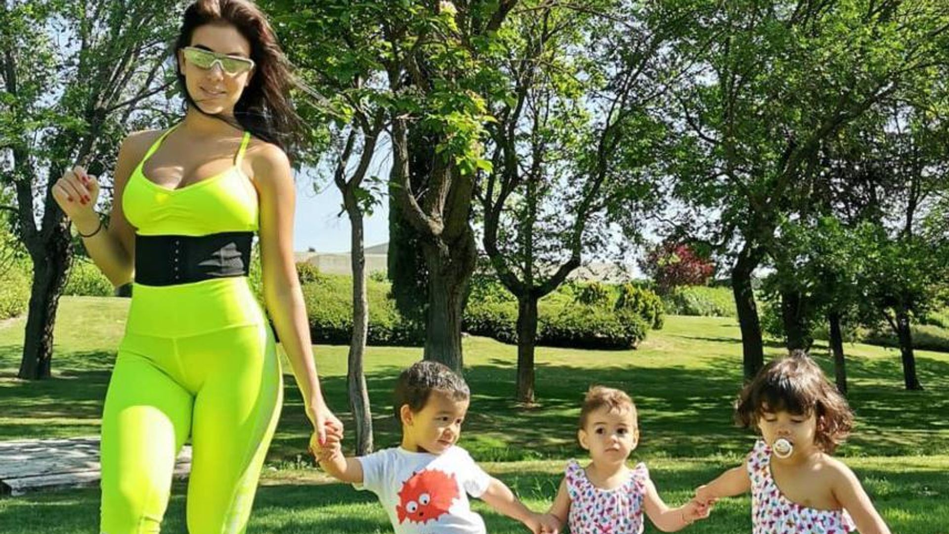 Georgina Rodríguez pasa una tarde de bicicleta junto a sus hijos