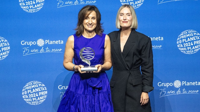 La ganadora del Premio Planeta, Paloma Sánchez-Garnica y la finalista , Beatriz Serrano 