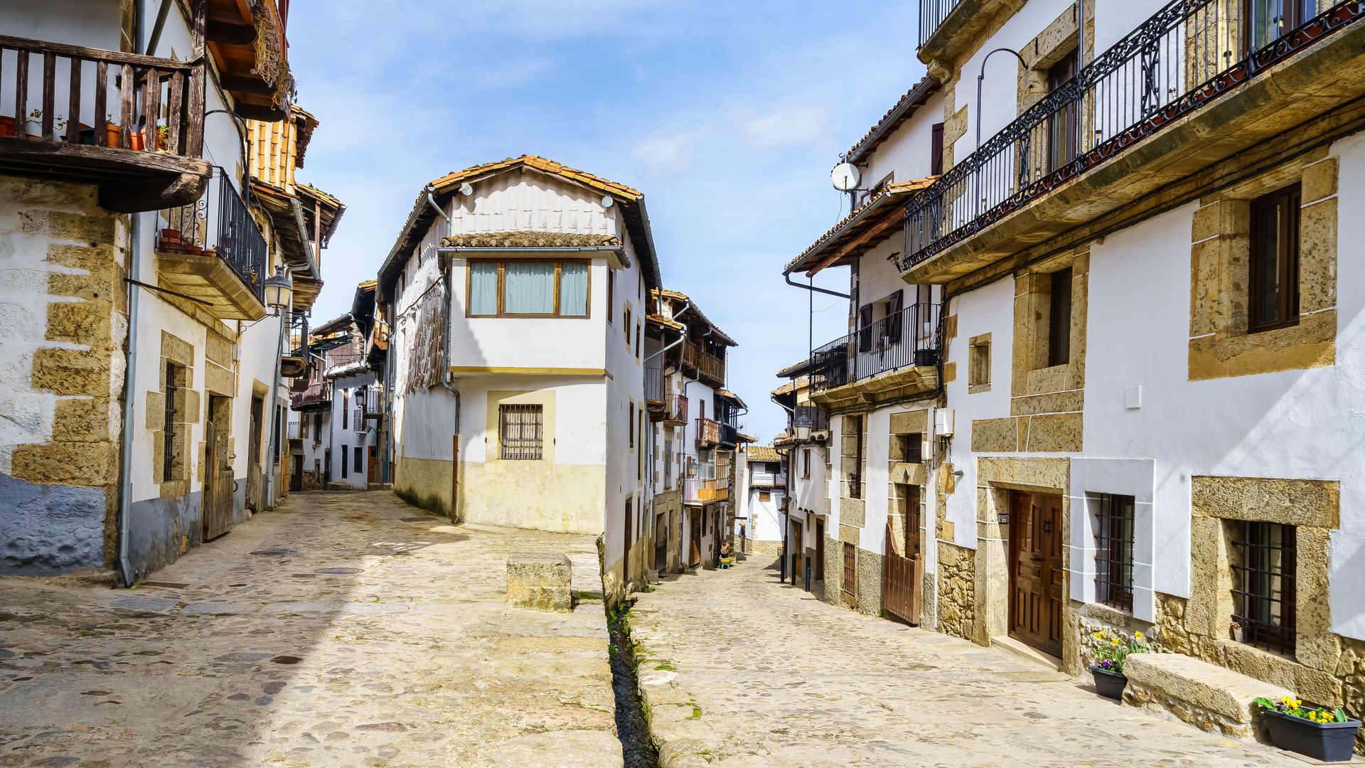 Este rincón de Salamanca lo tiene todo para una escapada inolvidable de invierno: entre nieve y pueblos de cuento