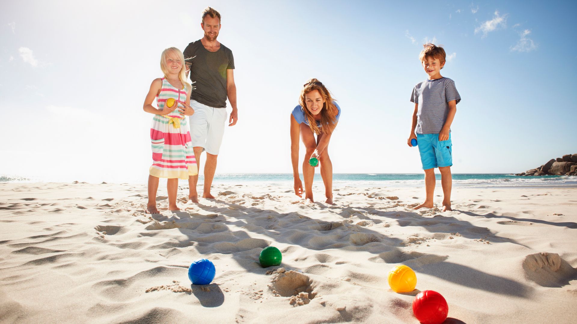 Dr. Eduardo Junco, pediatra, sobre los beneficios de los deportes de playa para los niños: "Es un escenario idóneo para la vida en familia y las relaciones sociales"