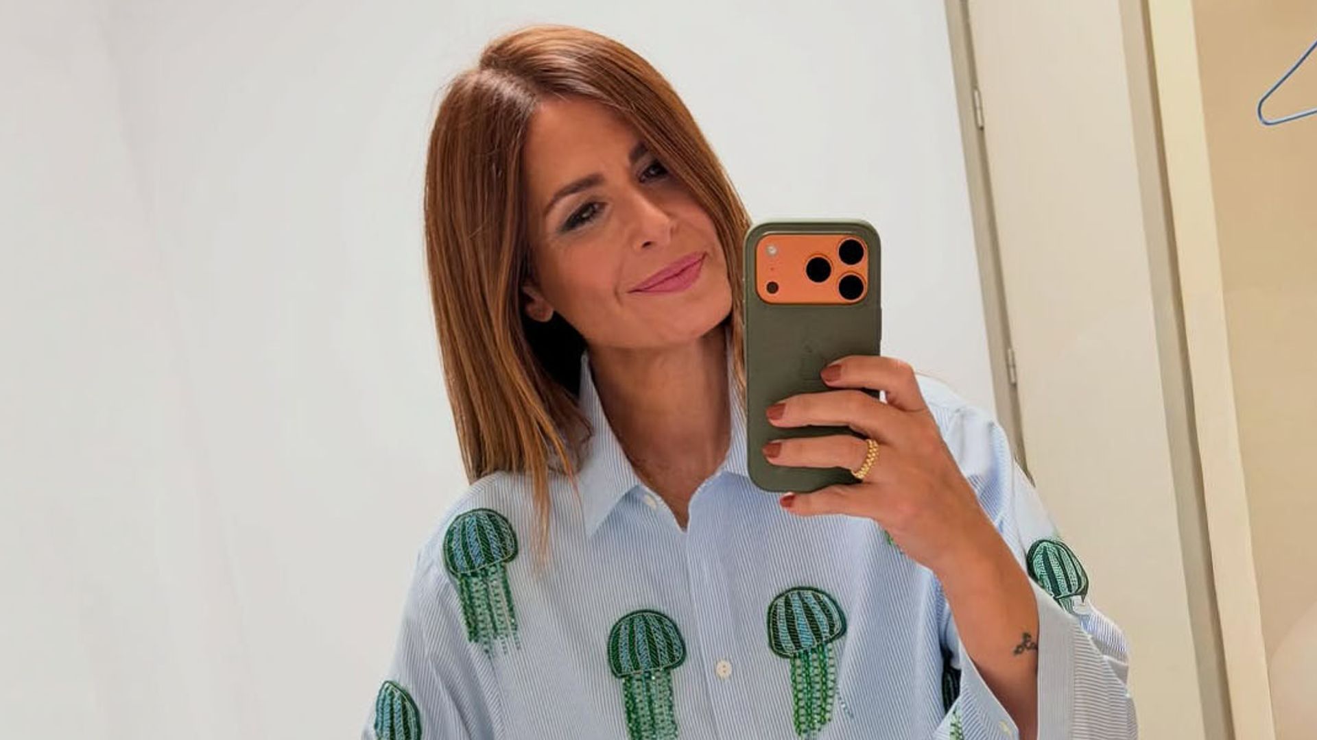 Nurica Roca con camisa de medusas